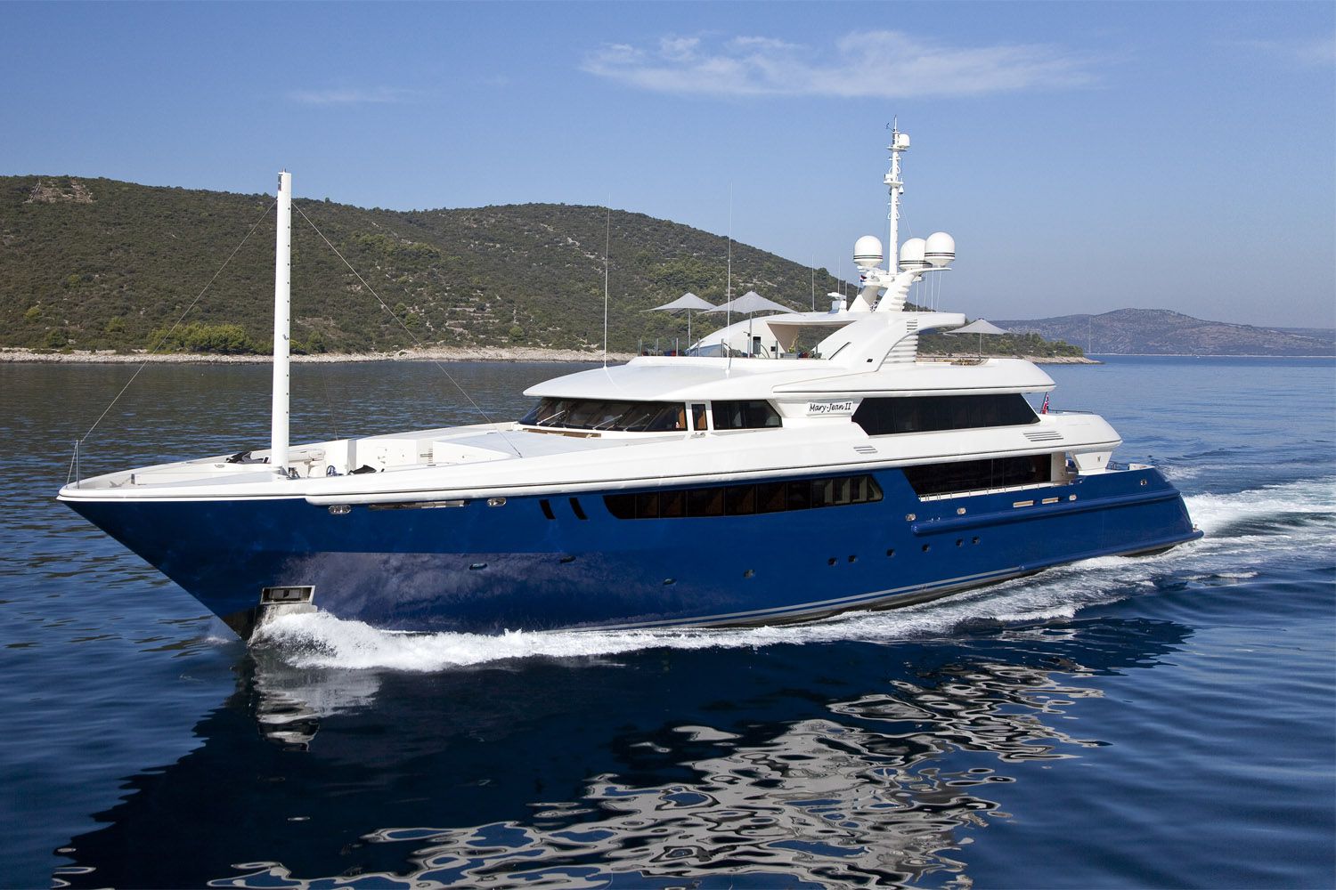 Yacht MARY JEAN II by ISA - profile Underway in the Mediterranean.jpg