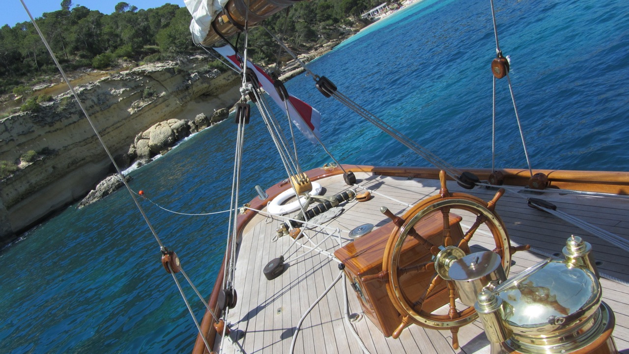 Yacht Moonbeam IV - aft.jpg
