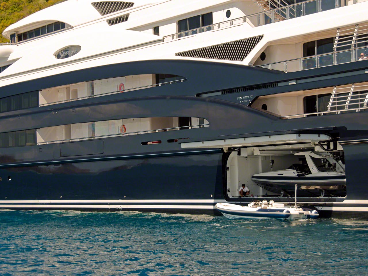 Yacht SERENE - garage.jpg