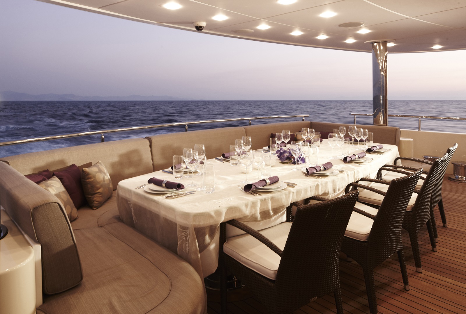 aft dining 2.jpg