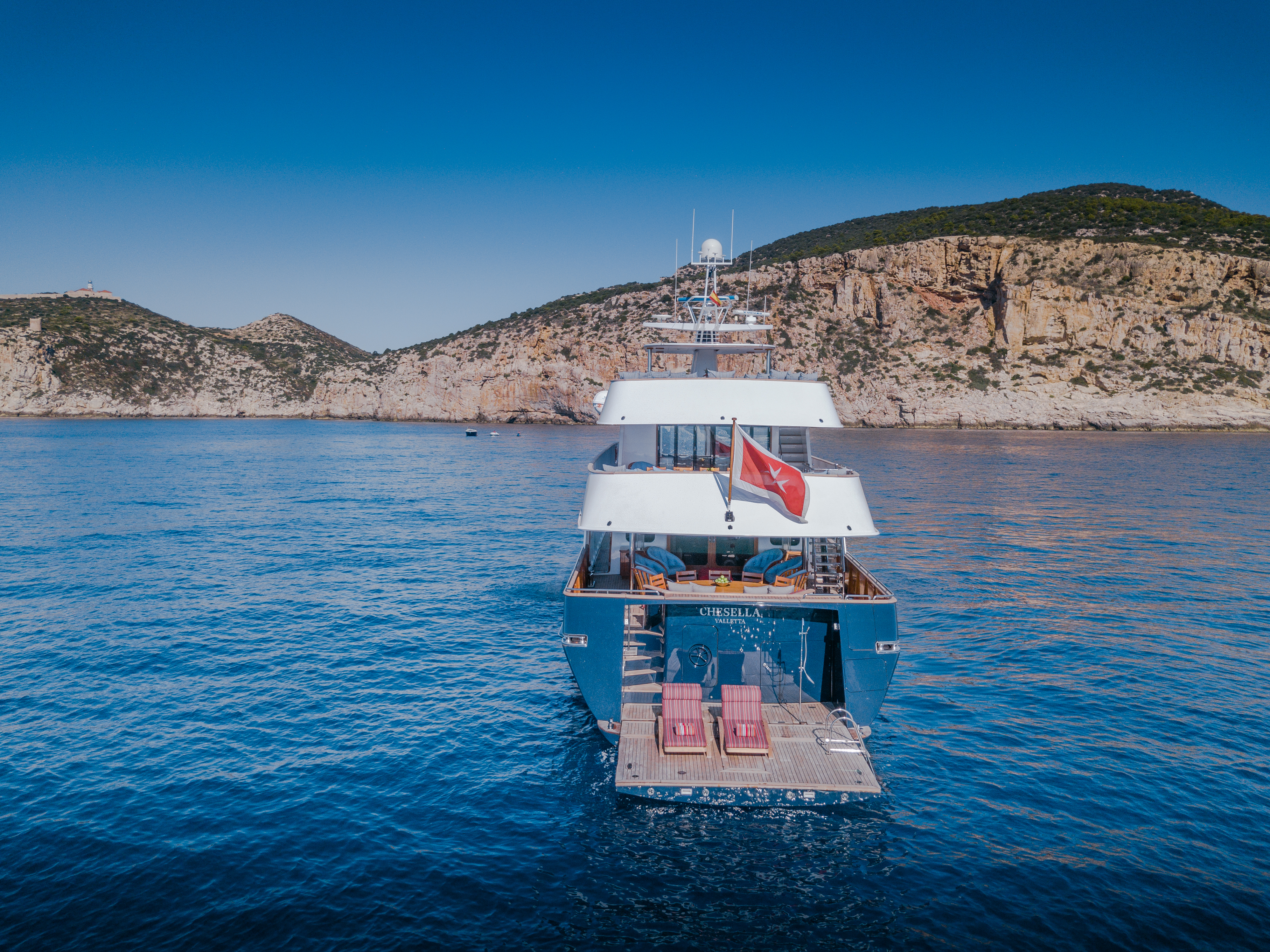 aft view with open swim platform.jpg