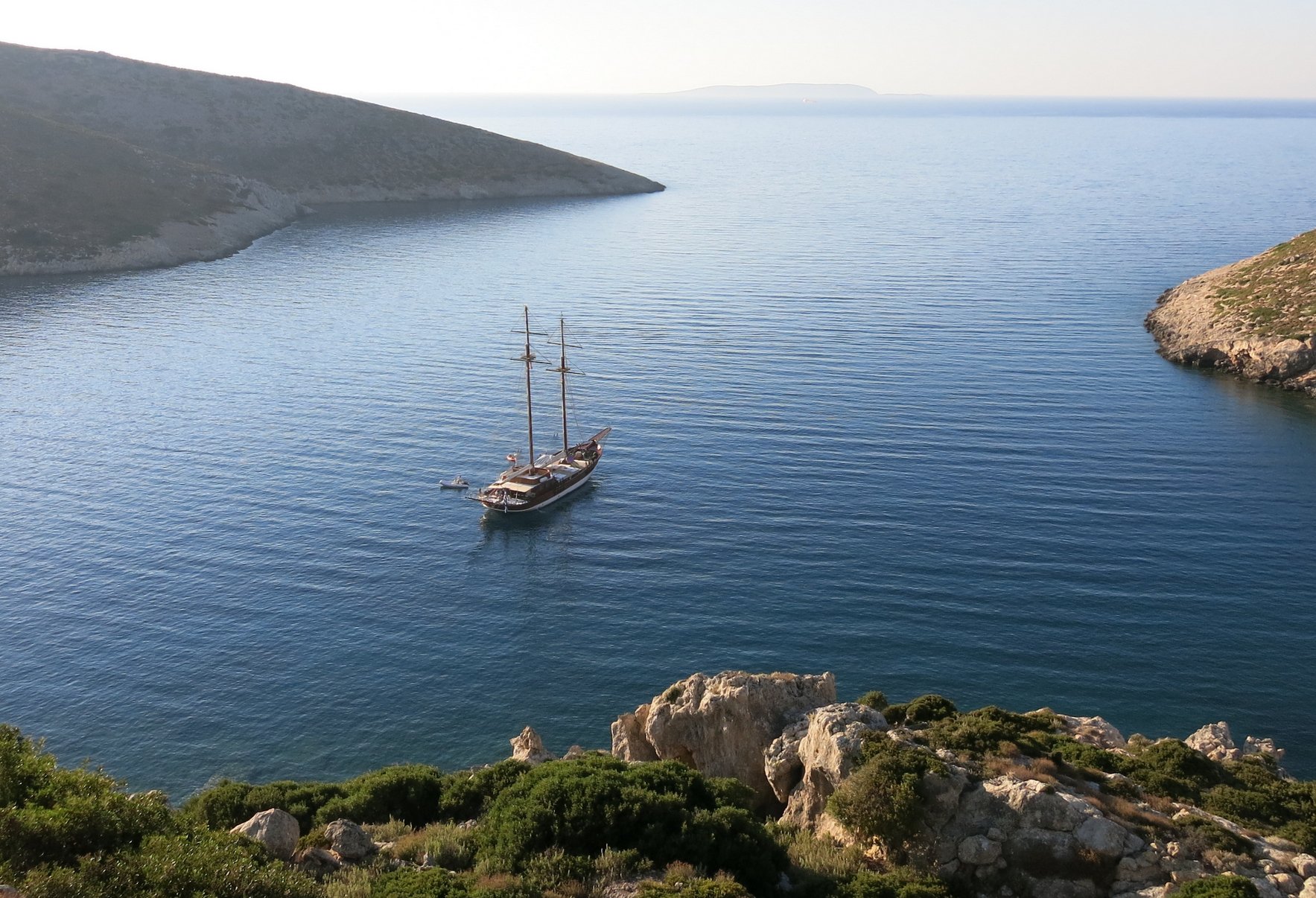 at-anchor2.jpg