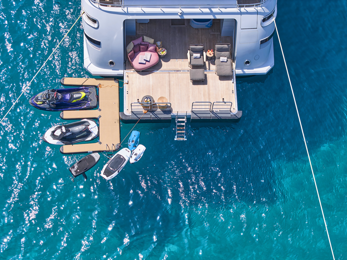 beach club with toys - Photo Studio Reskos.jpg