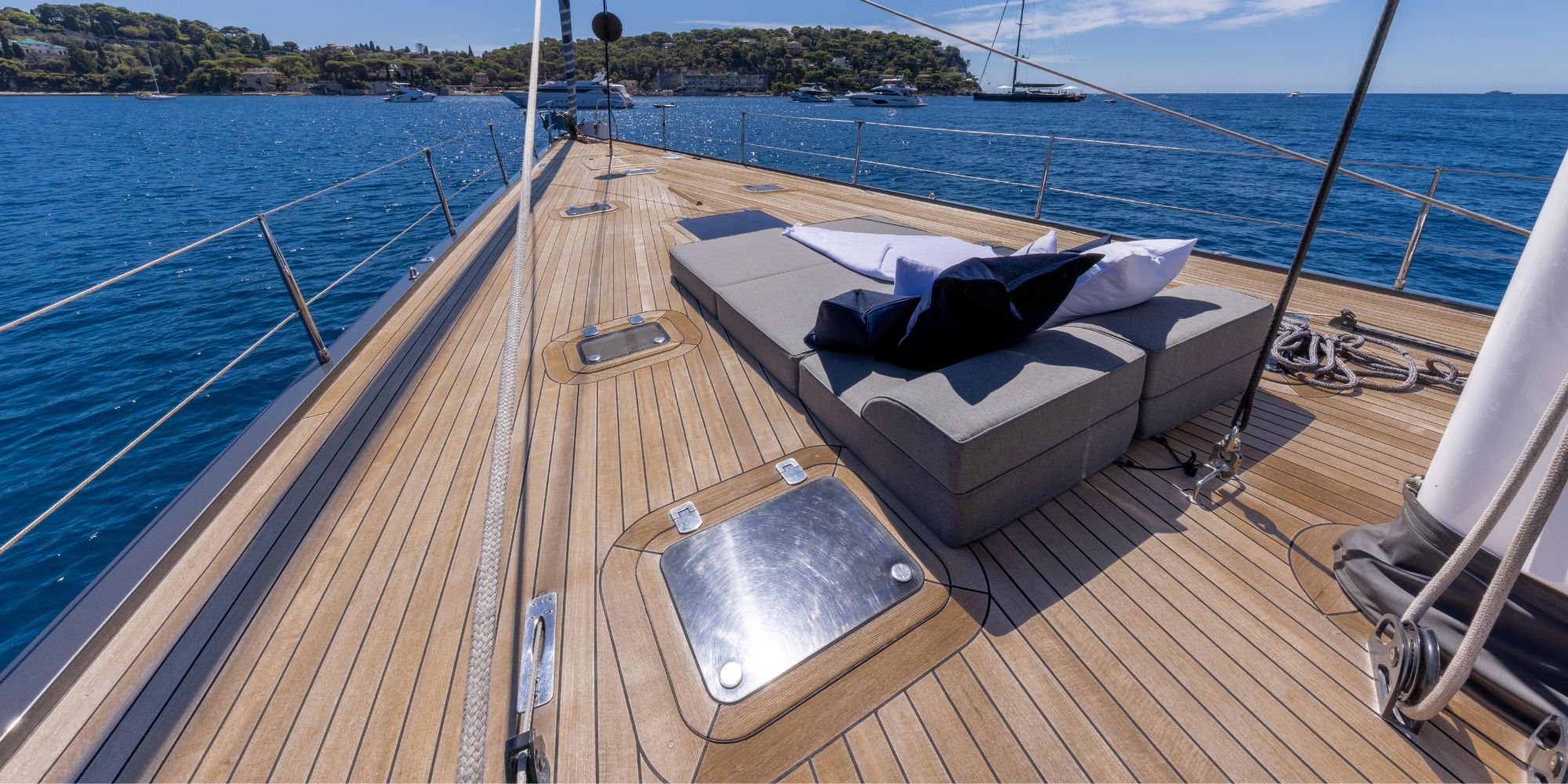 deck sunbathing area.jpg