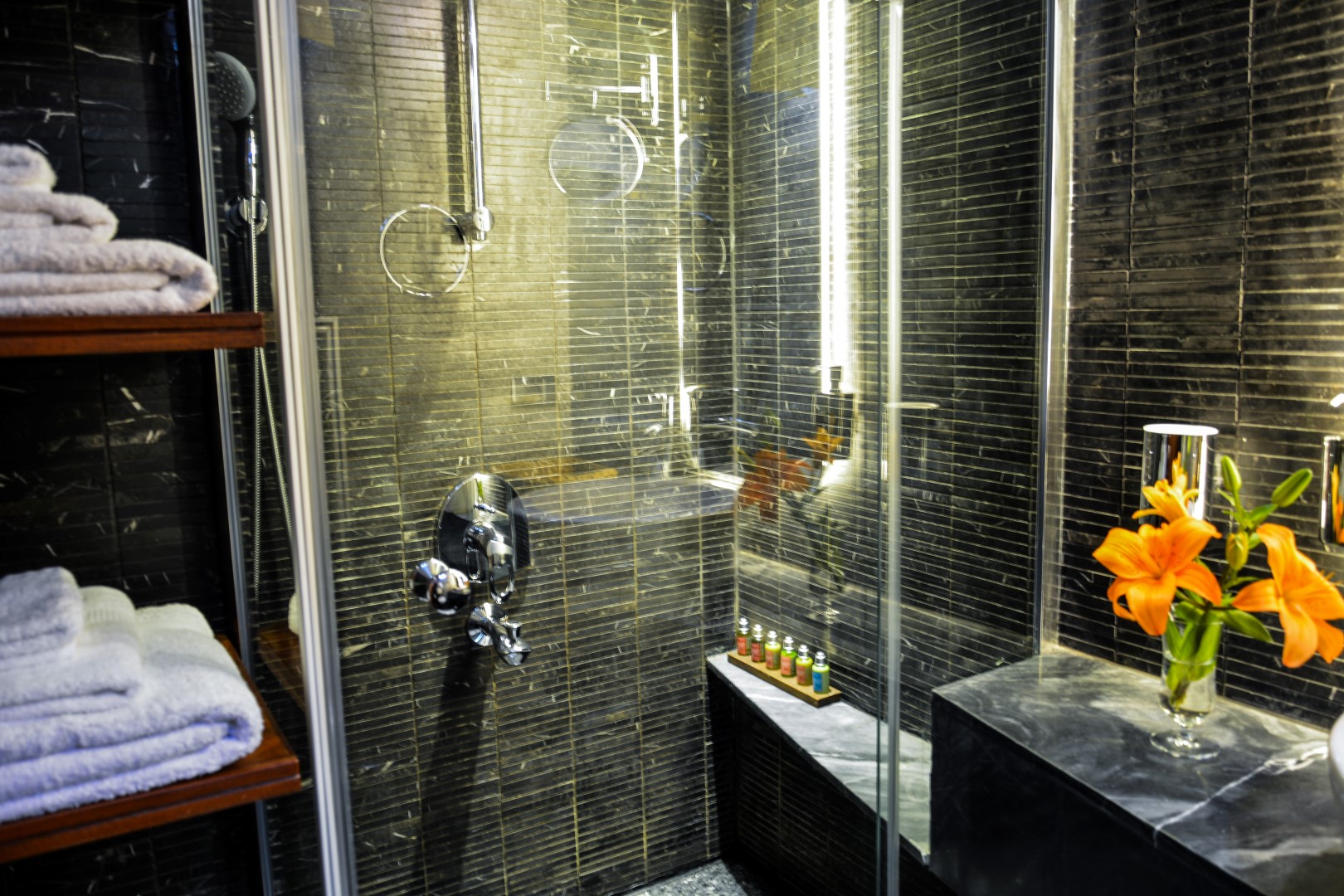 double cabin bathroom 1 .jpg