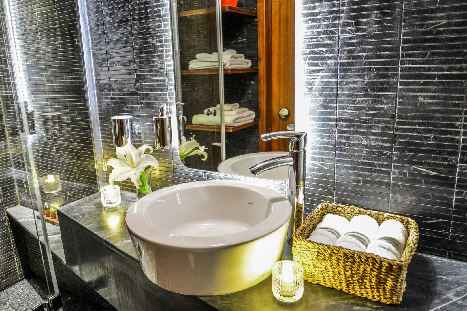 double cabin bathroom 4 .jpg