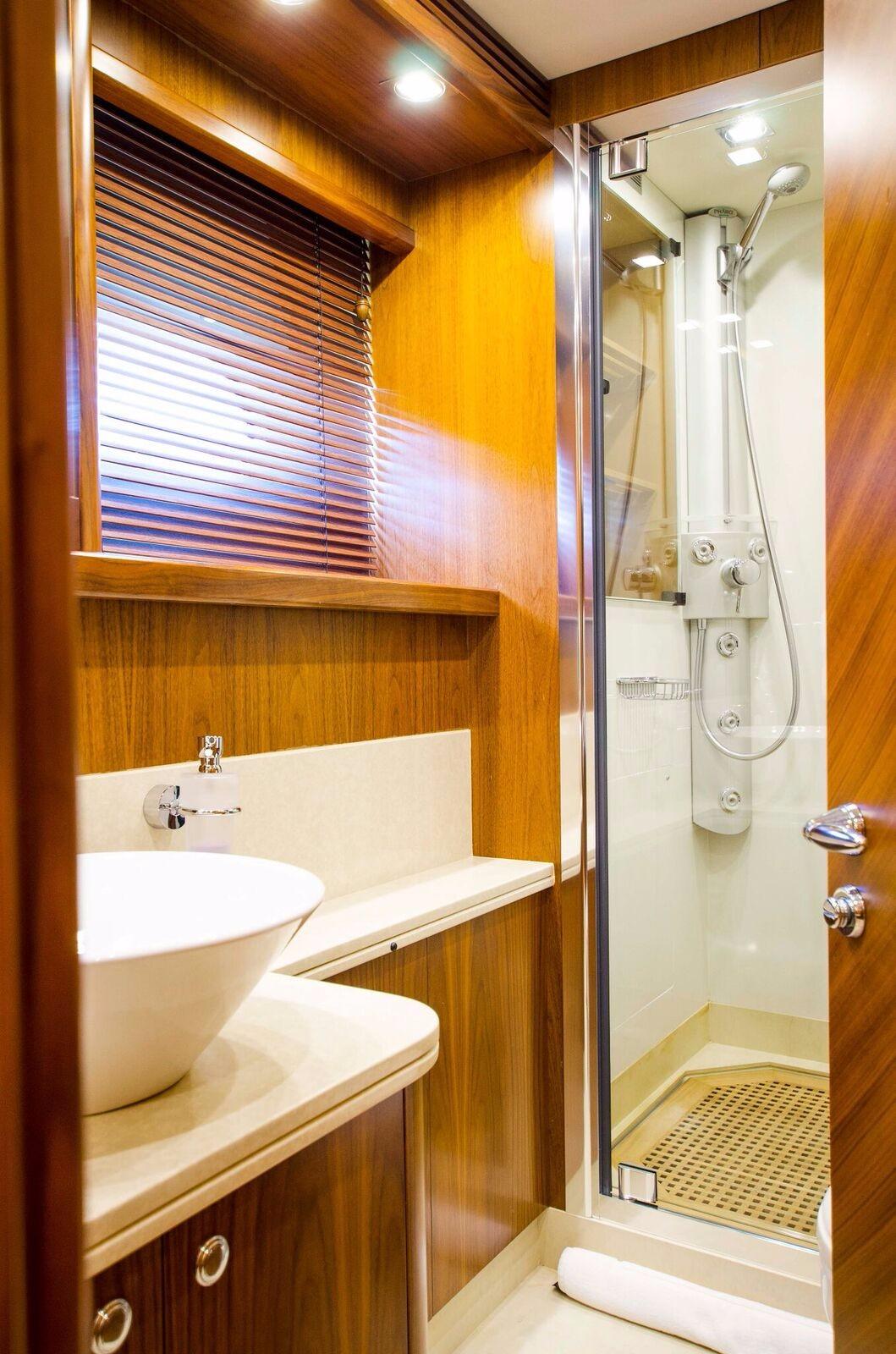 ensuite shower.jpg