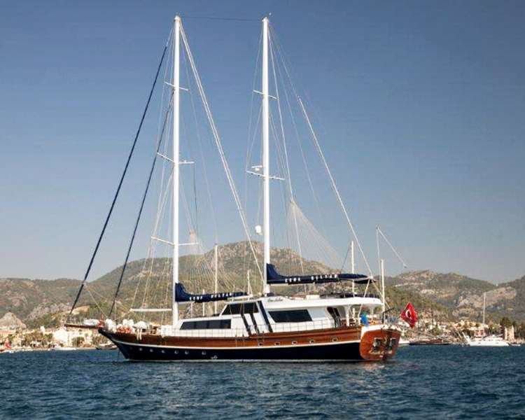 esma-sultan-02.jpg