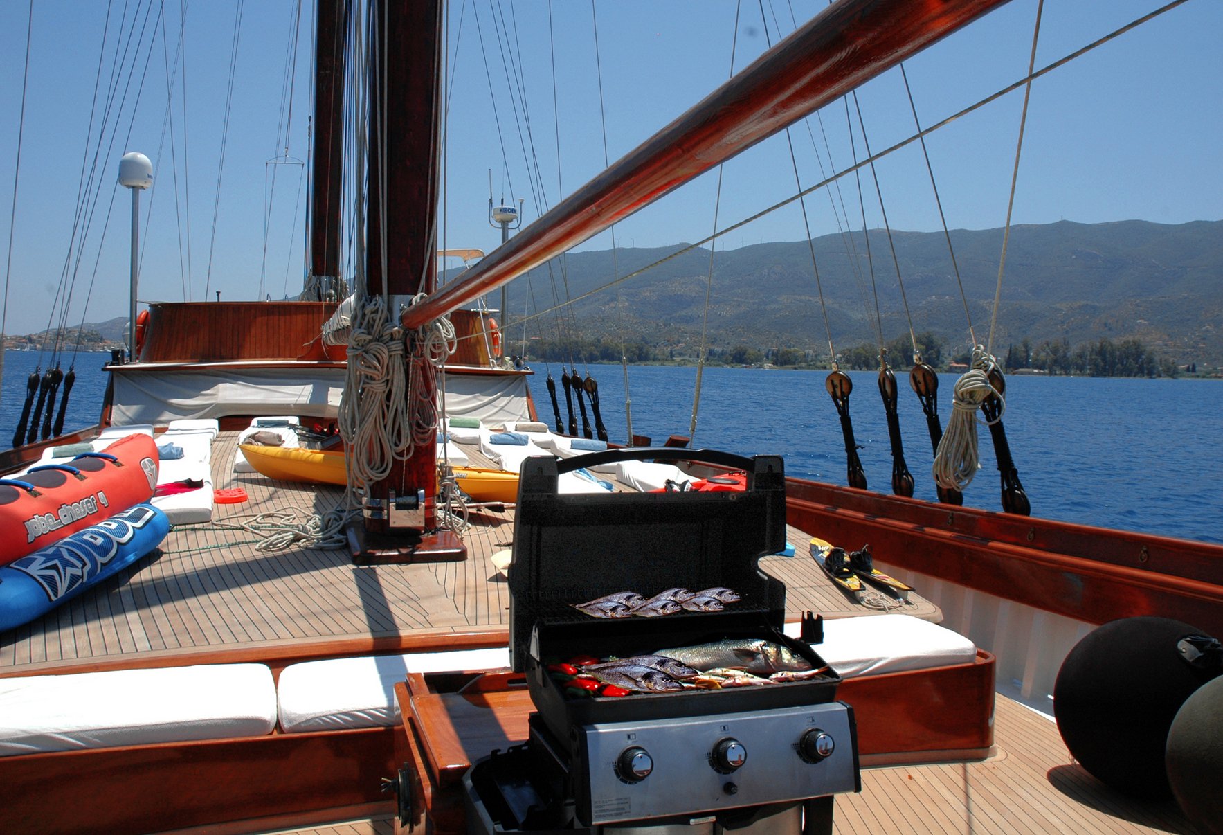 foredeck-bbq.jpg