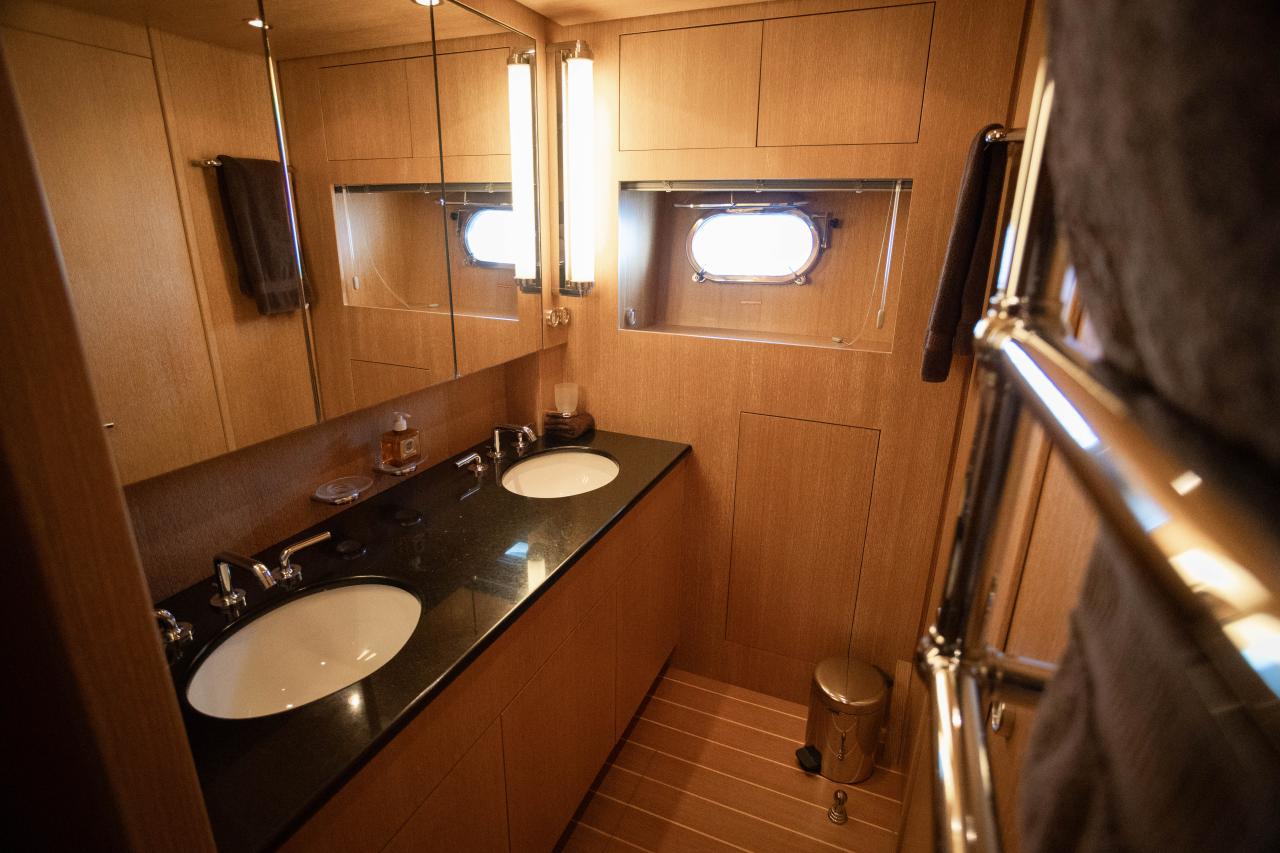 guest bathroom .jpg