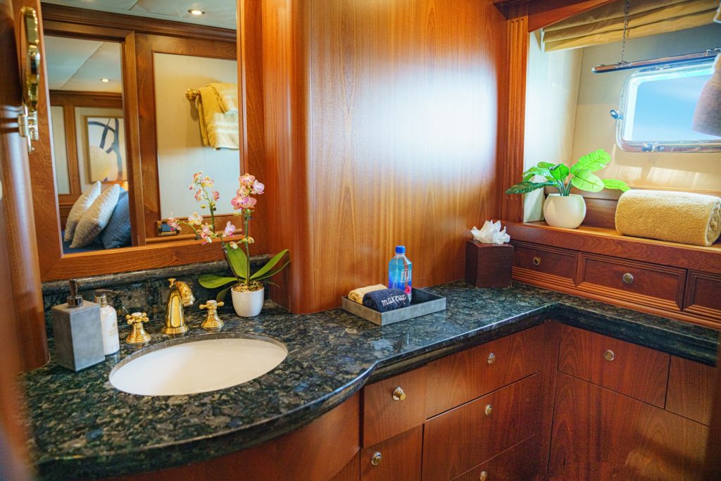 guest ensuite.jpg