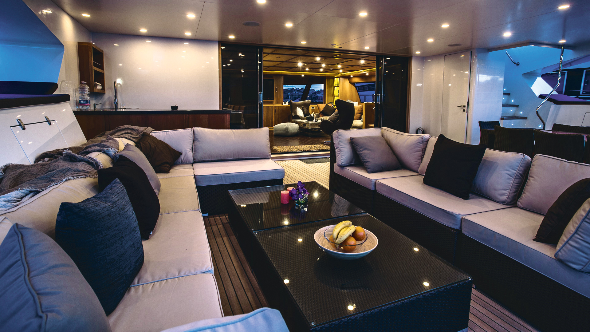 interior - saloon area.jpg