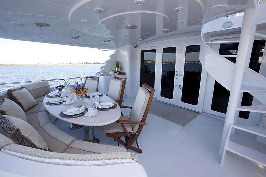 lady-sharon-gale-yacht-aft-dining.jpg