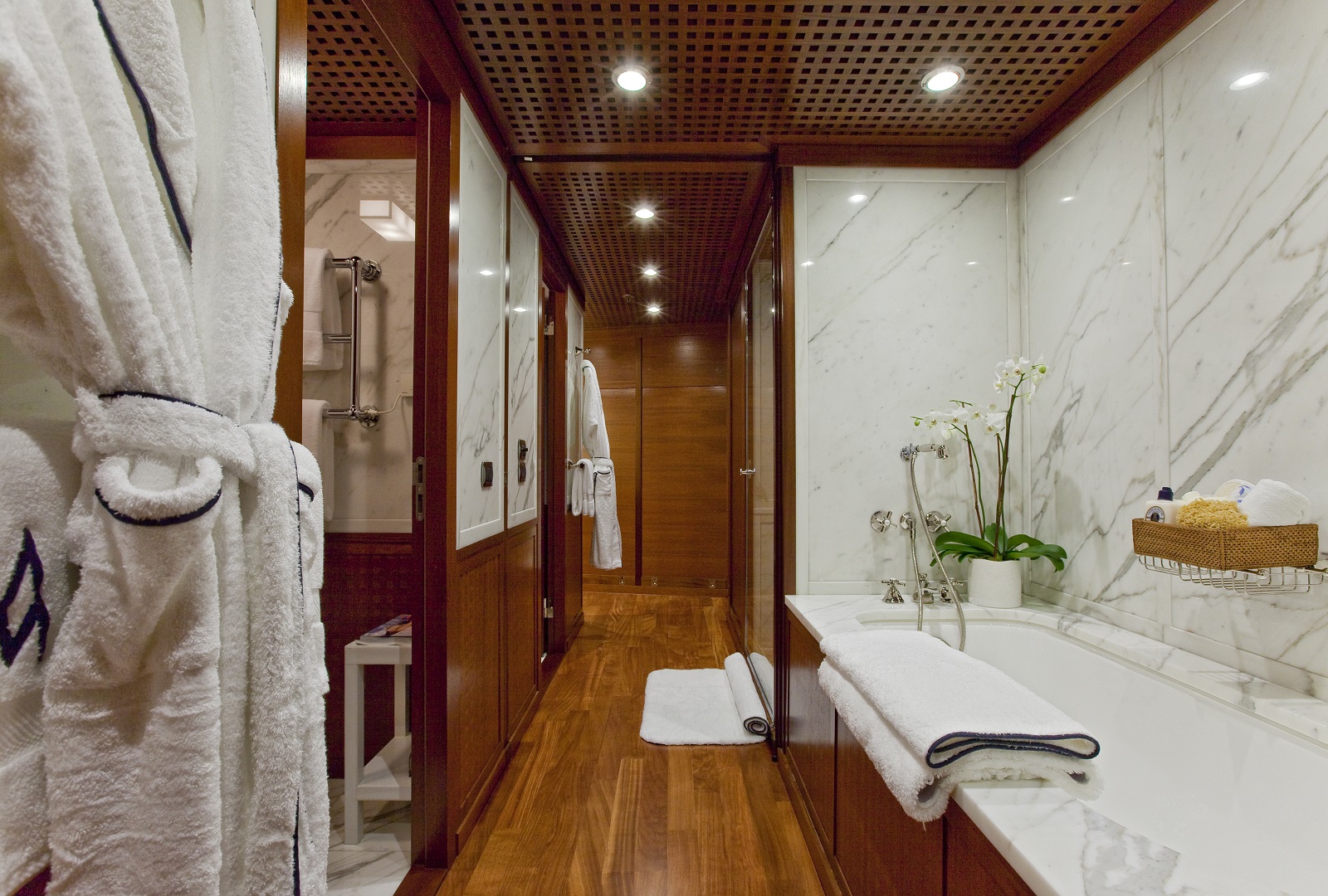 large ensuite.jpg