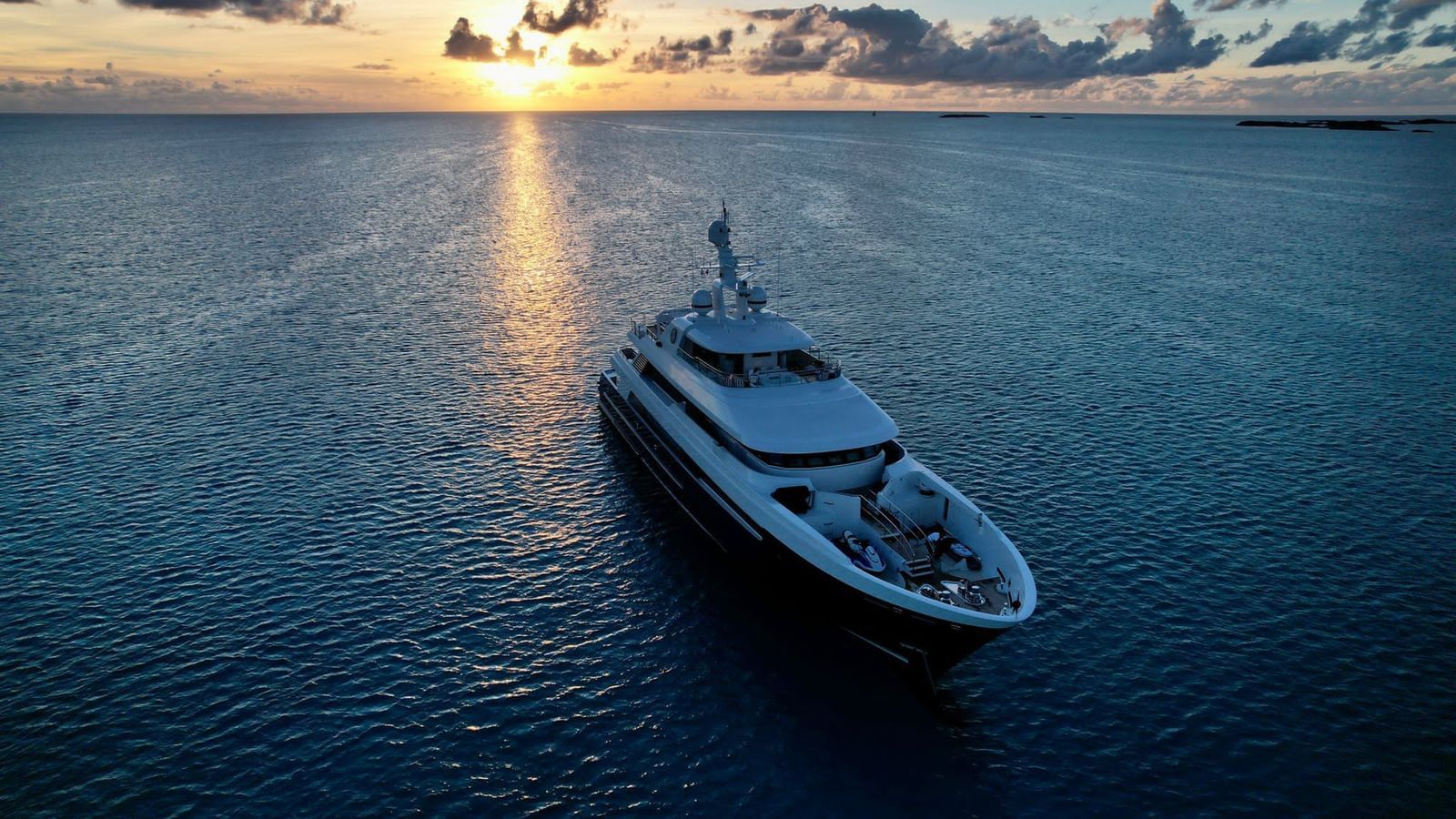 luxury yacht PISCES.jpg