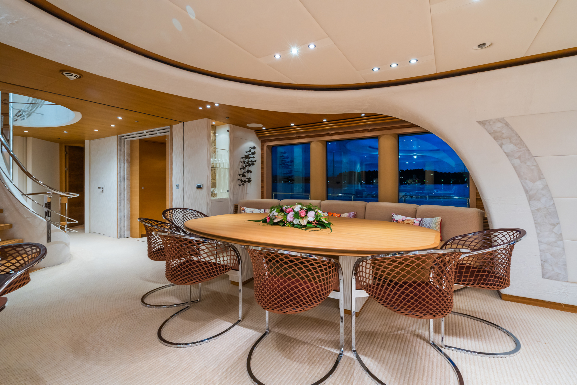 main saloon dinign table.jpg