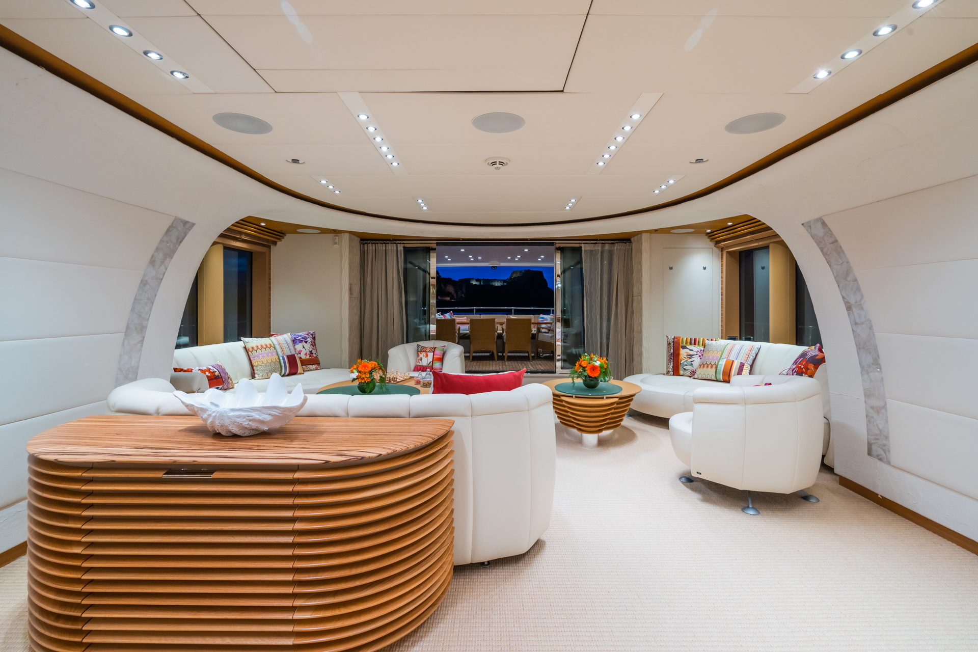 main saloon looking aft.jpg