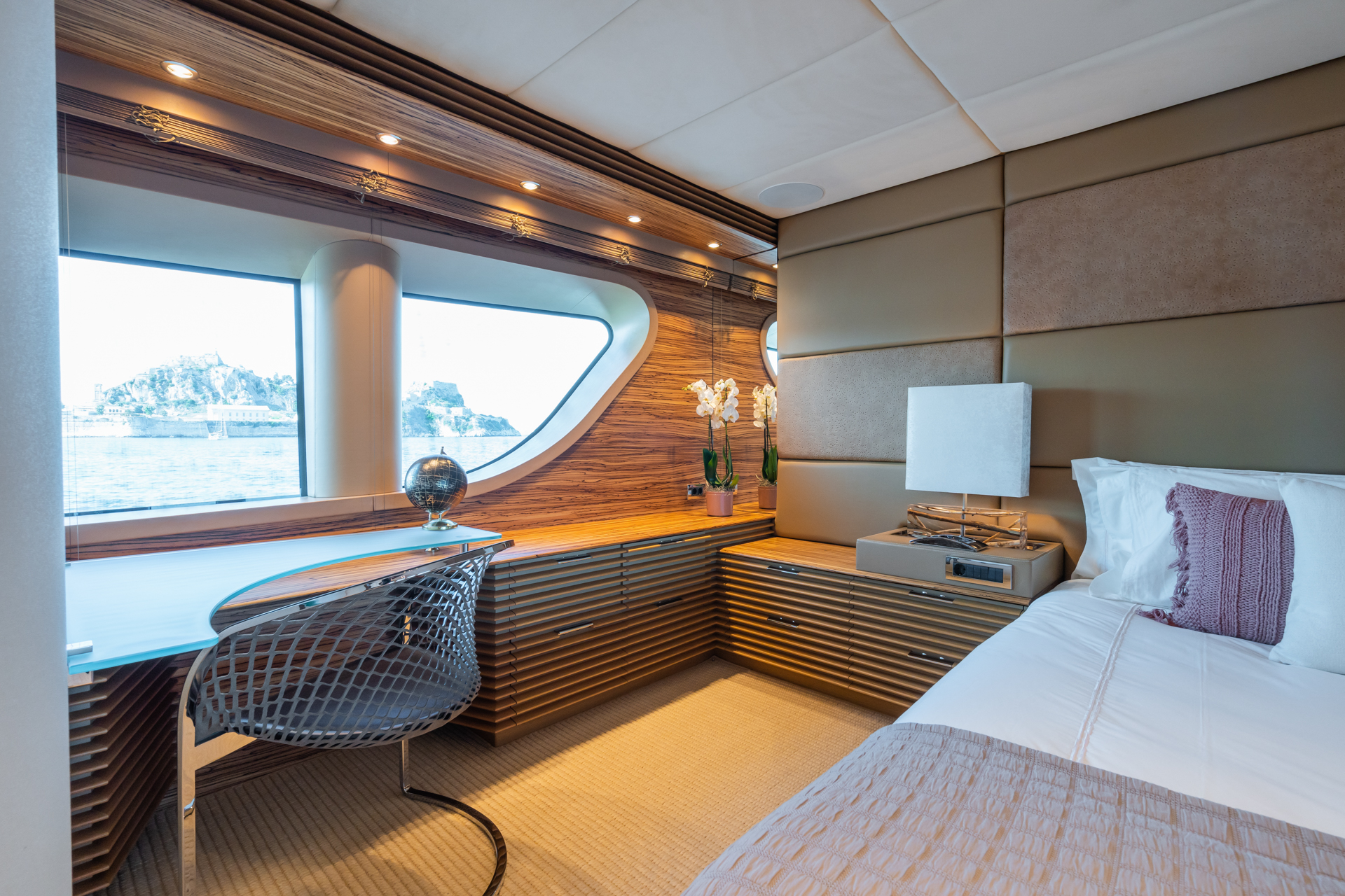 master suite -desk.jpg