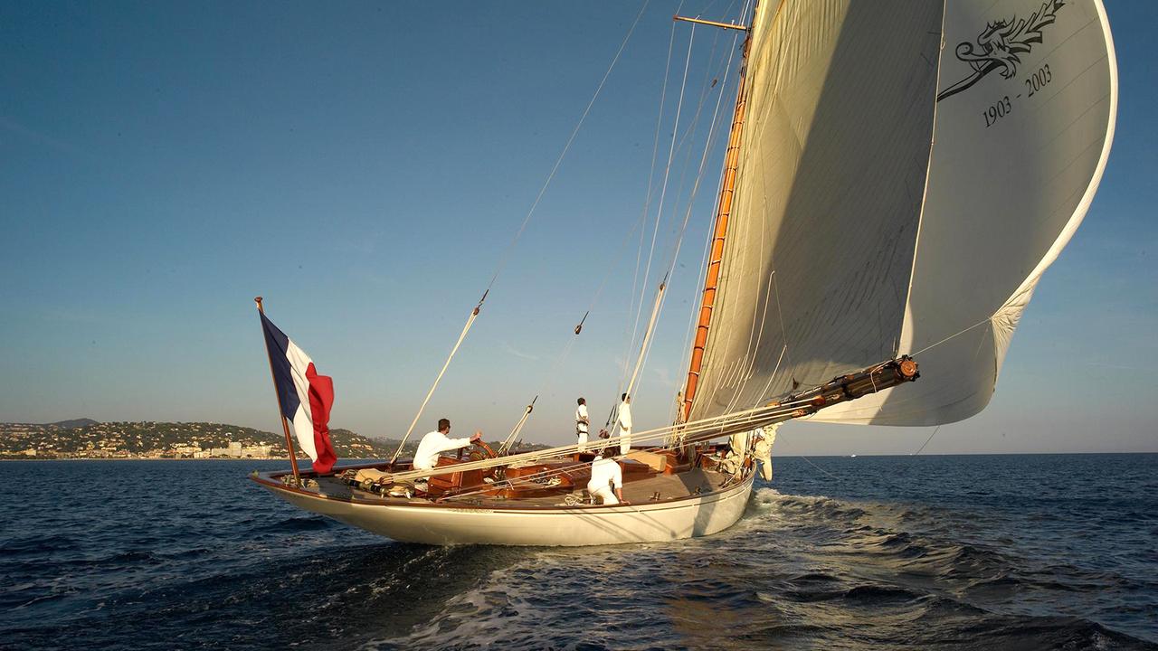 moonbeam-fife-classic-yacht.jpg