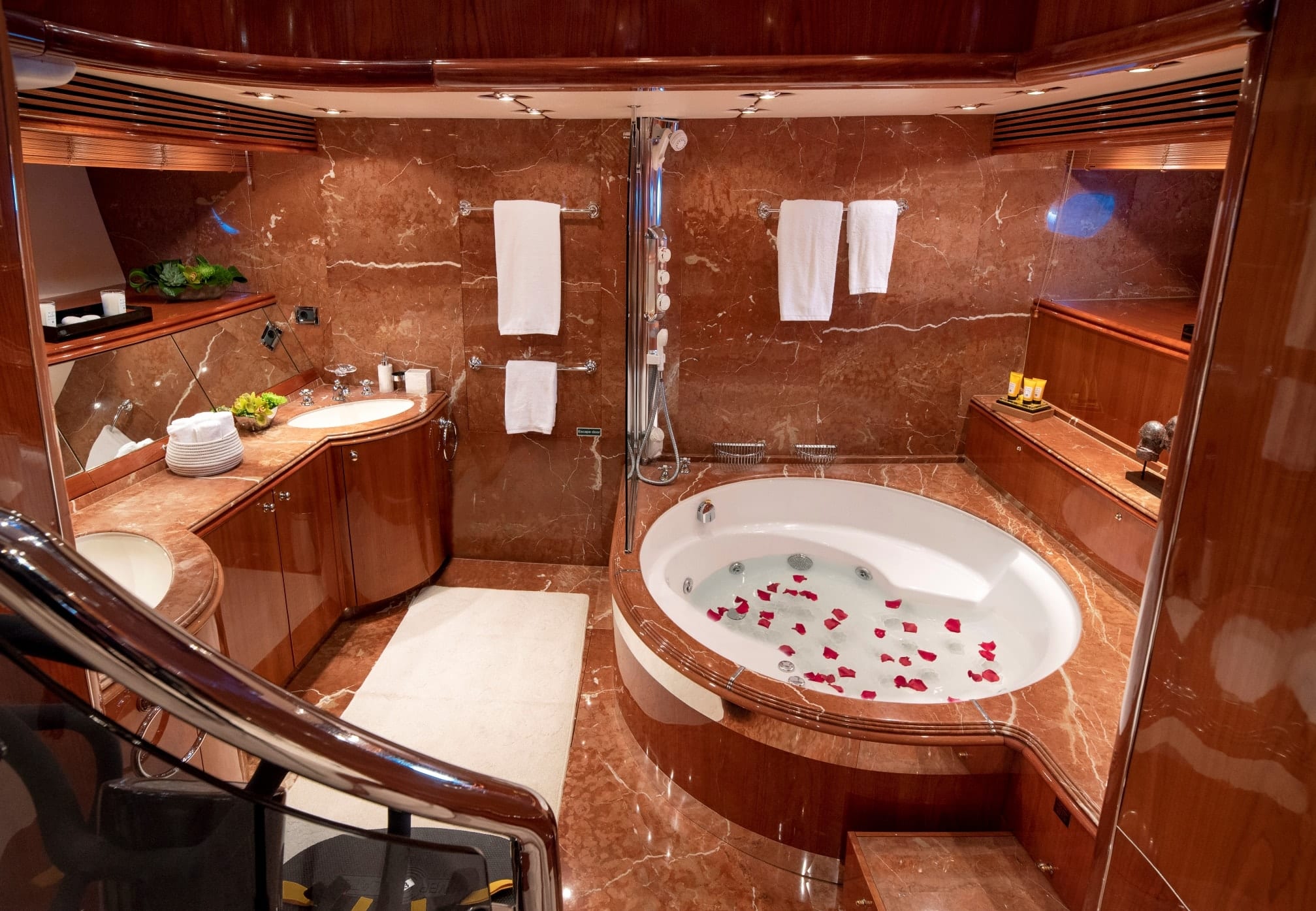 motor yacht MI ALMA05.jpg