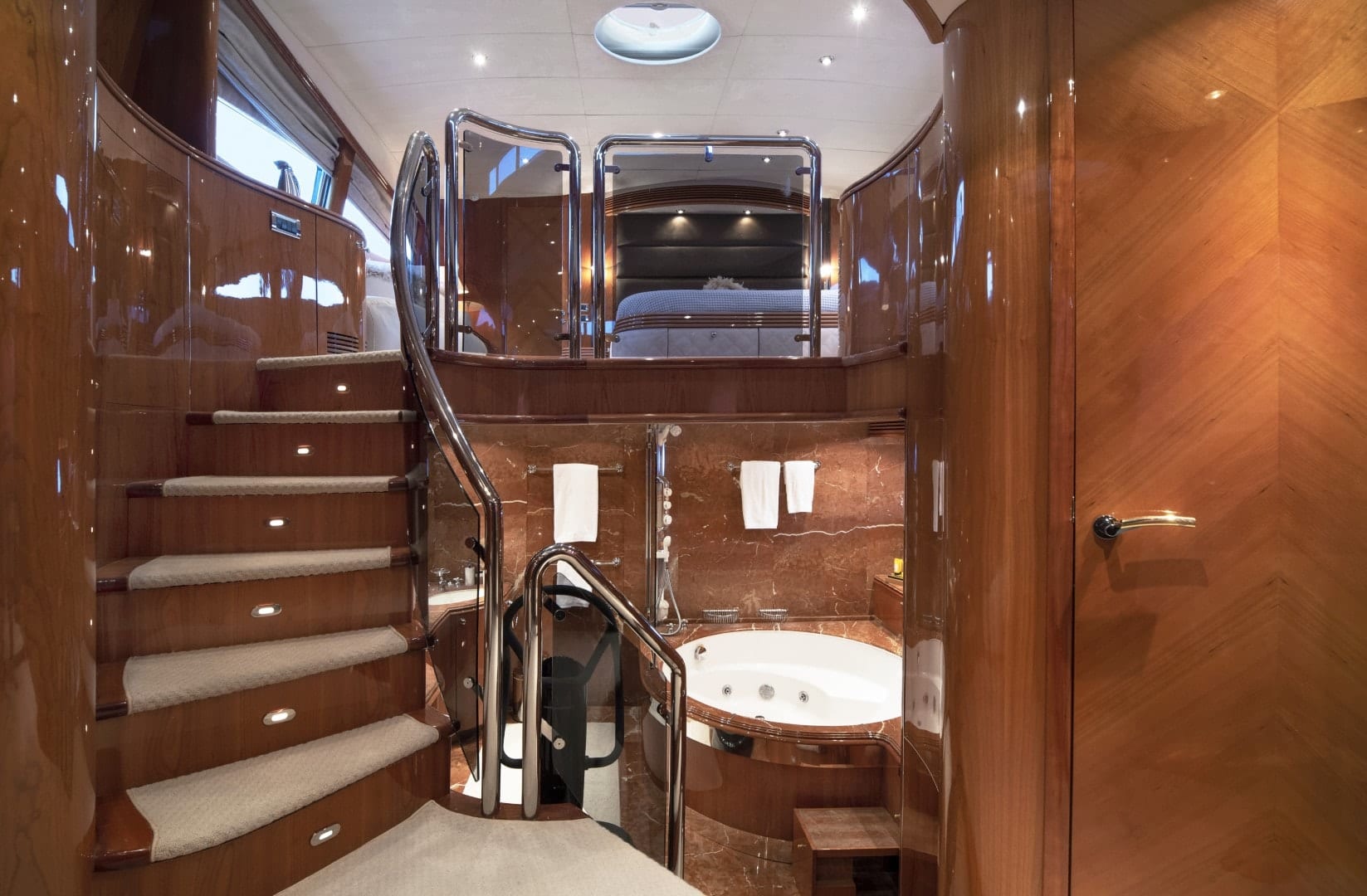 motor yacht MI ALMA06.jpg