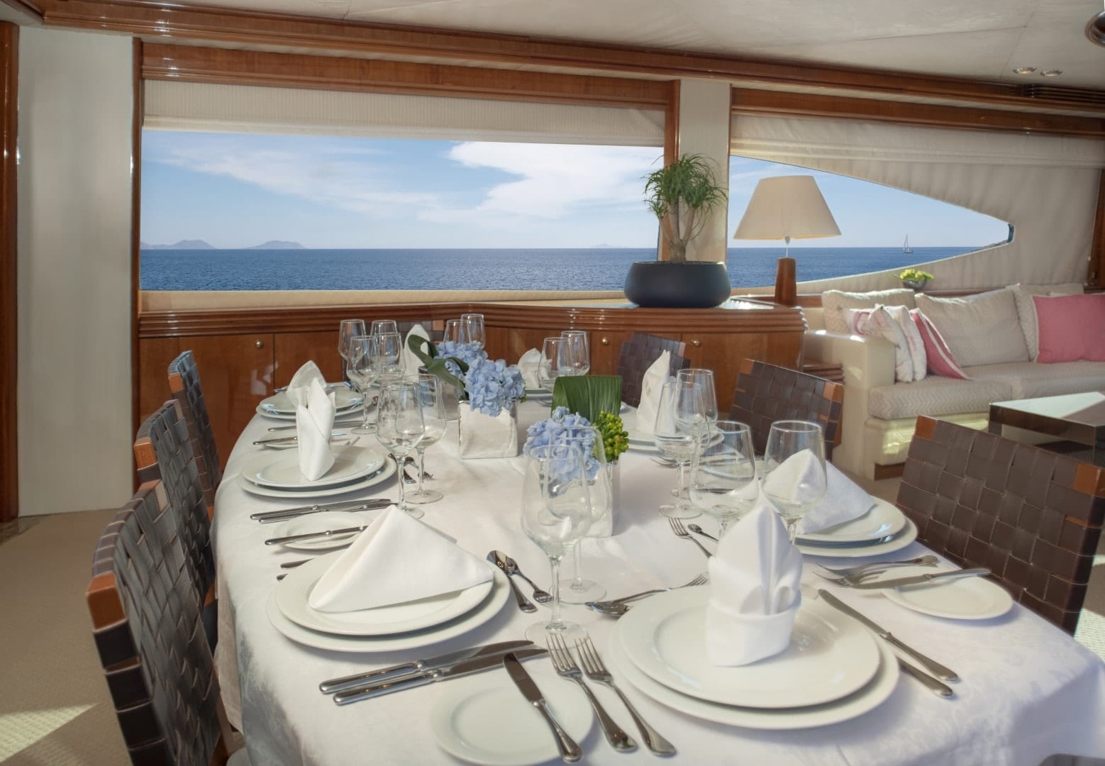 motor yacht MI ALMA15.jpg