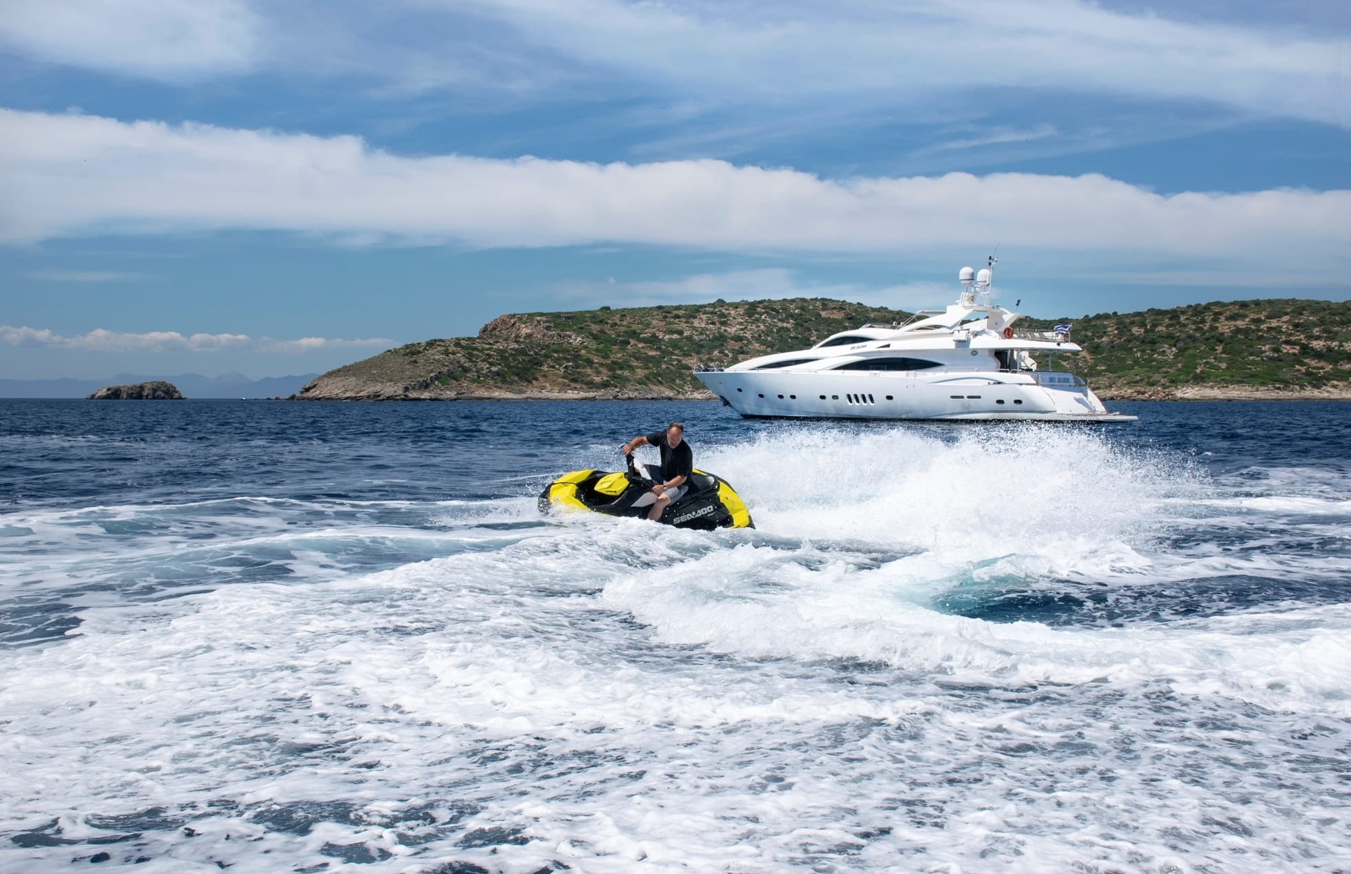 motor yacht MI ALMA19.jpg