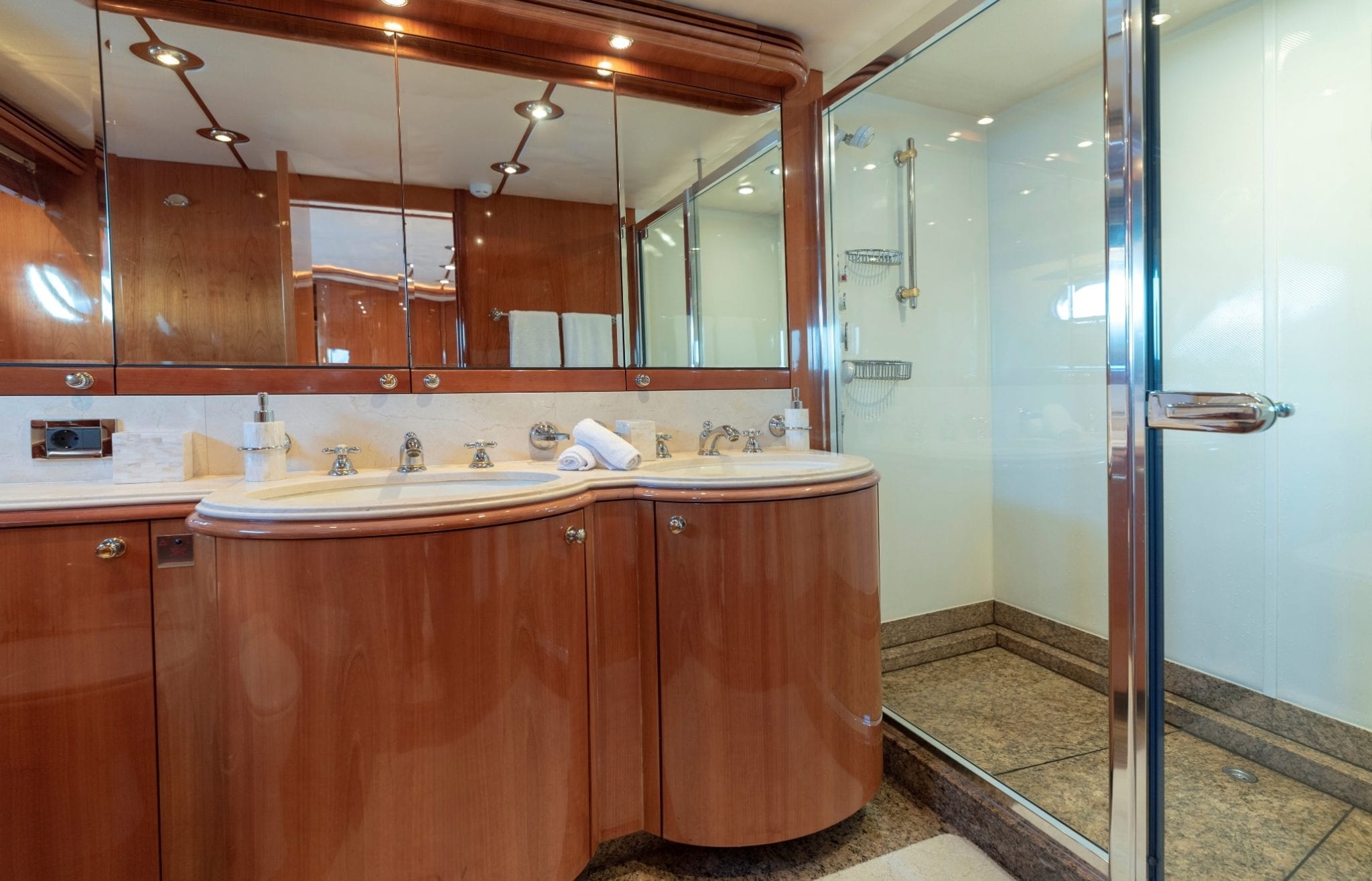 motor yacht MI ALMA23.jpg