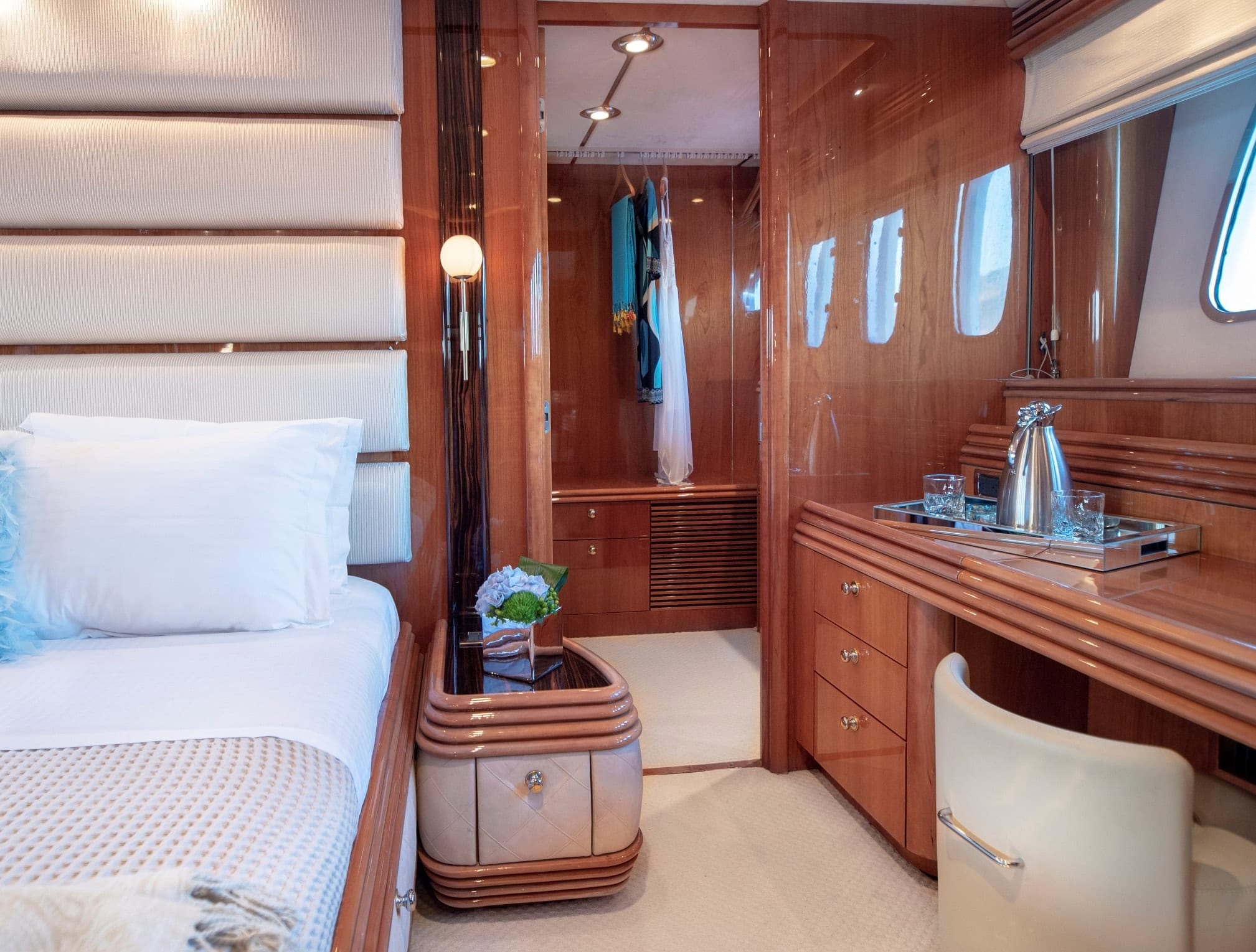 motor yacht MI ALMA28.jpg