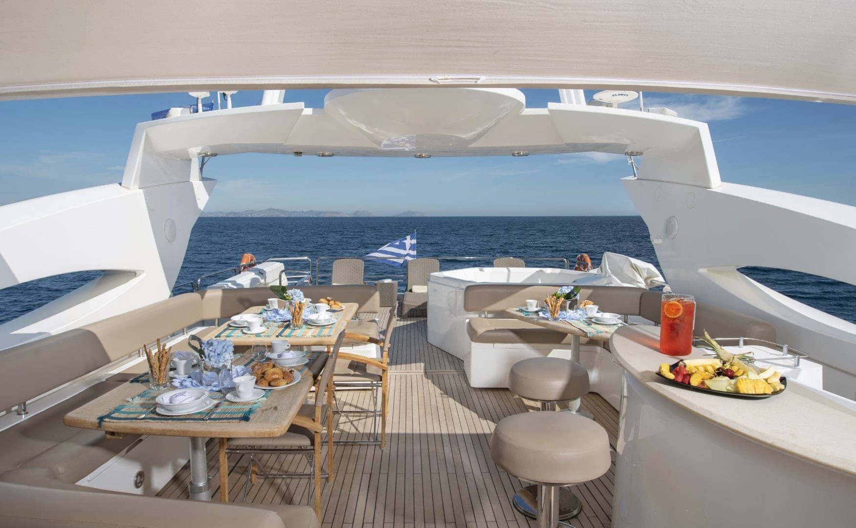motor yacht MI ALMA30.jpg