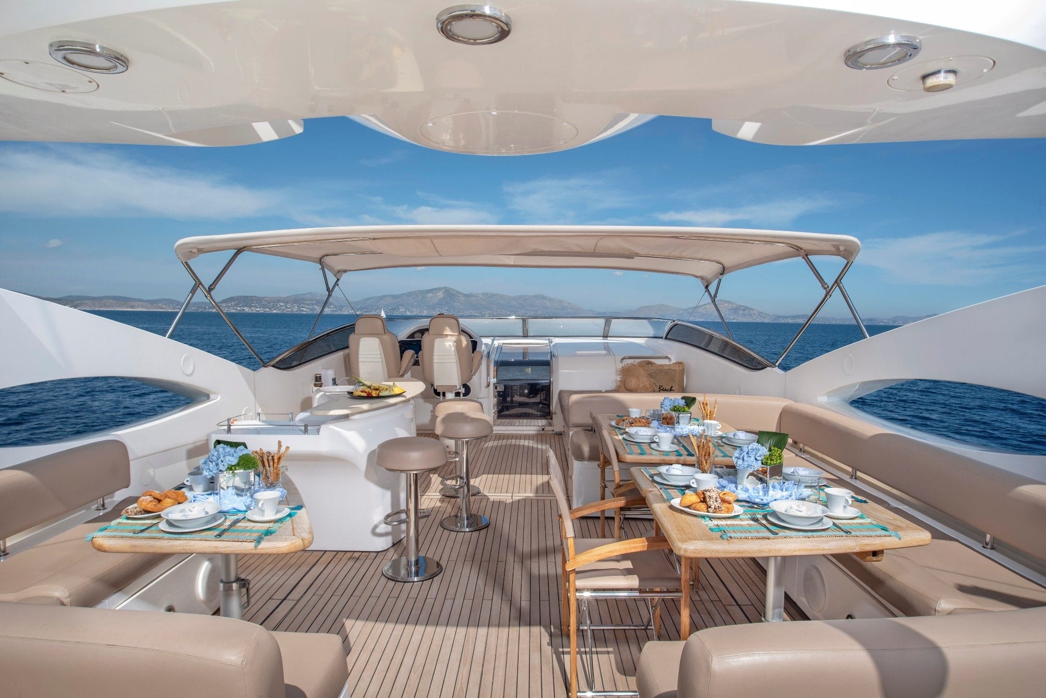 motor yacht MI ALMA31.jpg
