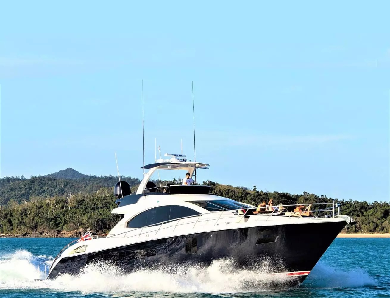 running profile of LA MAR yacht for charter in Australia.jpg