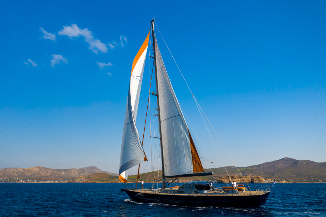 sailing profile of the yacht.jpg