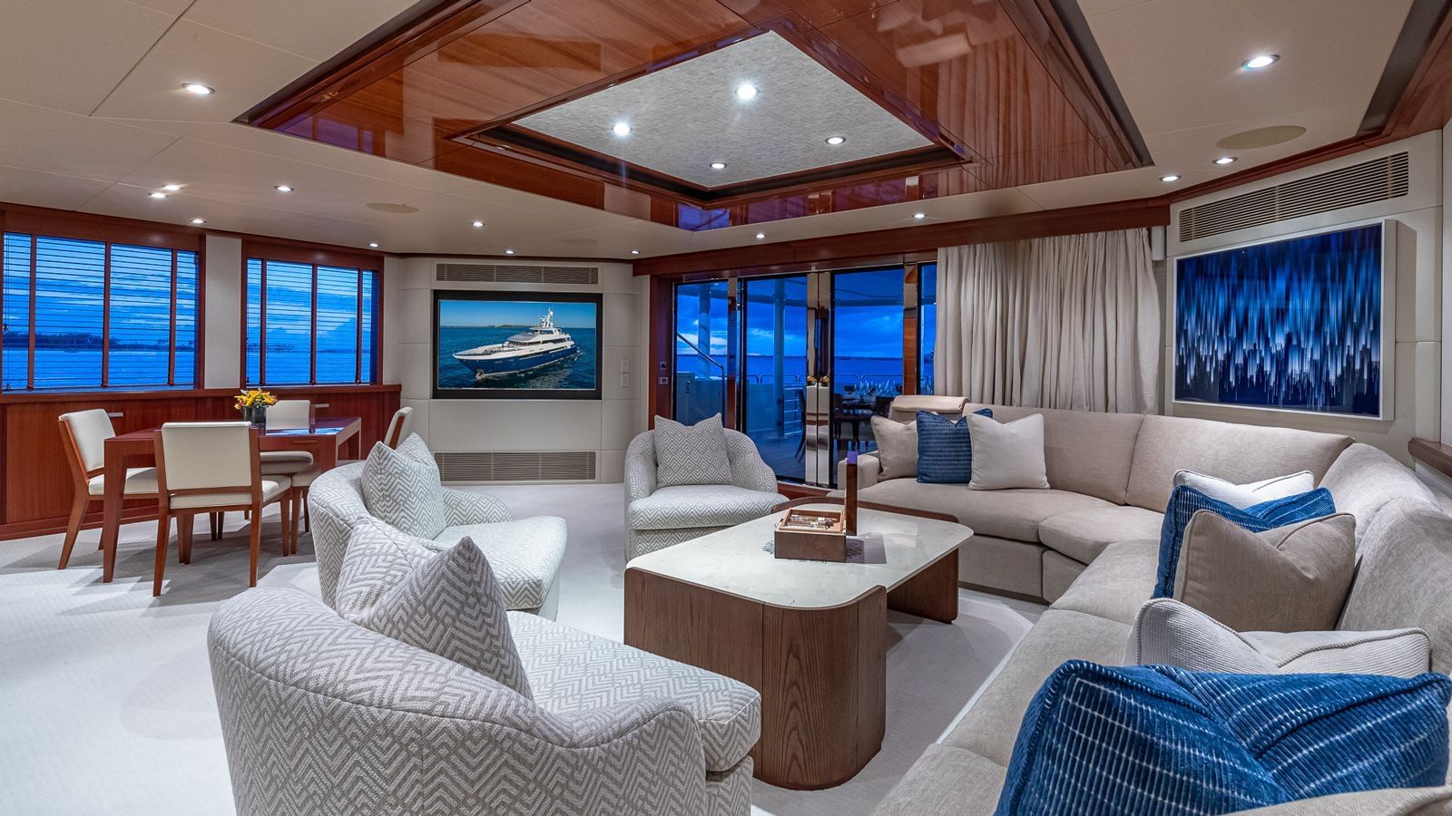 sky lounge  .jpg