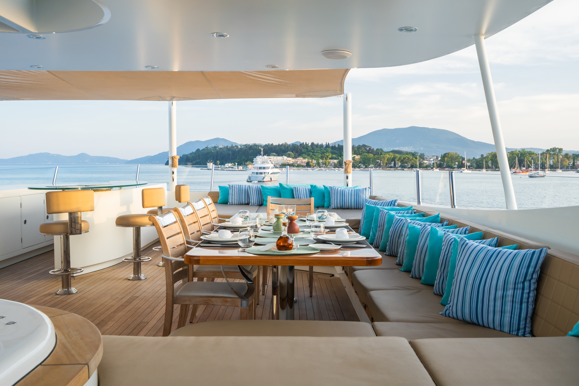 sun deck dining .jpg