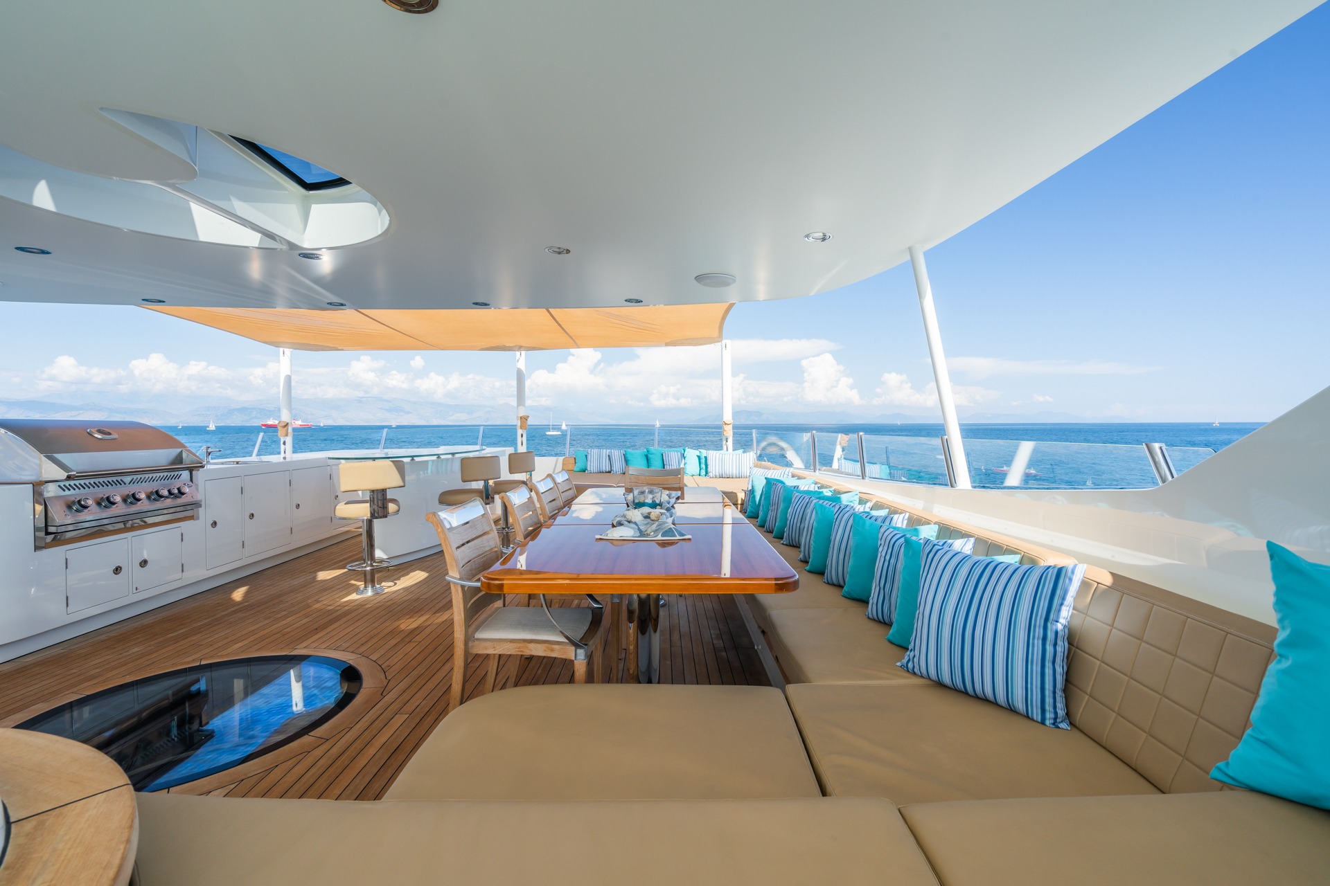sun deck dining area.jpg