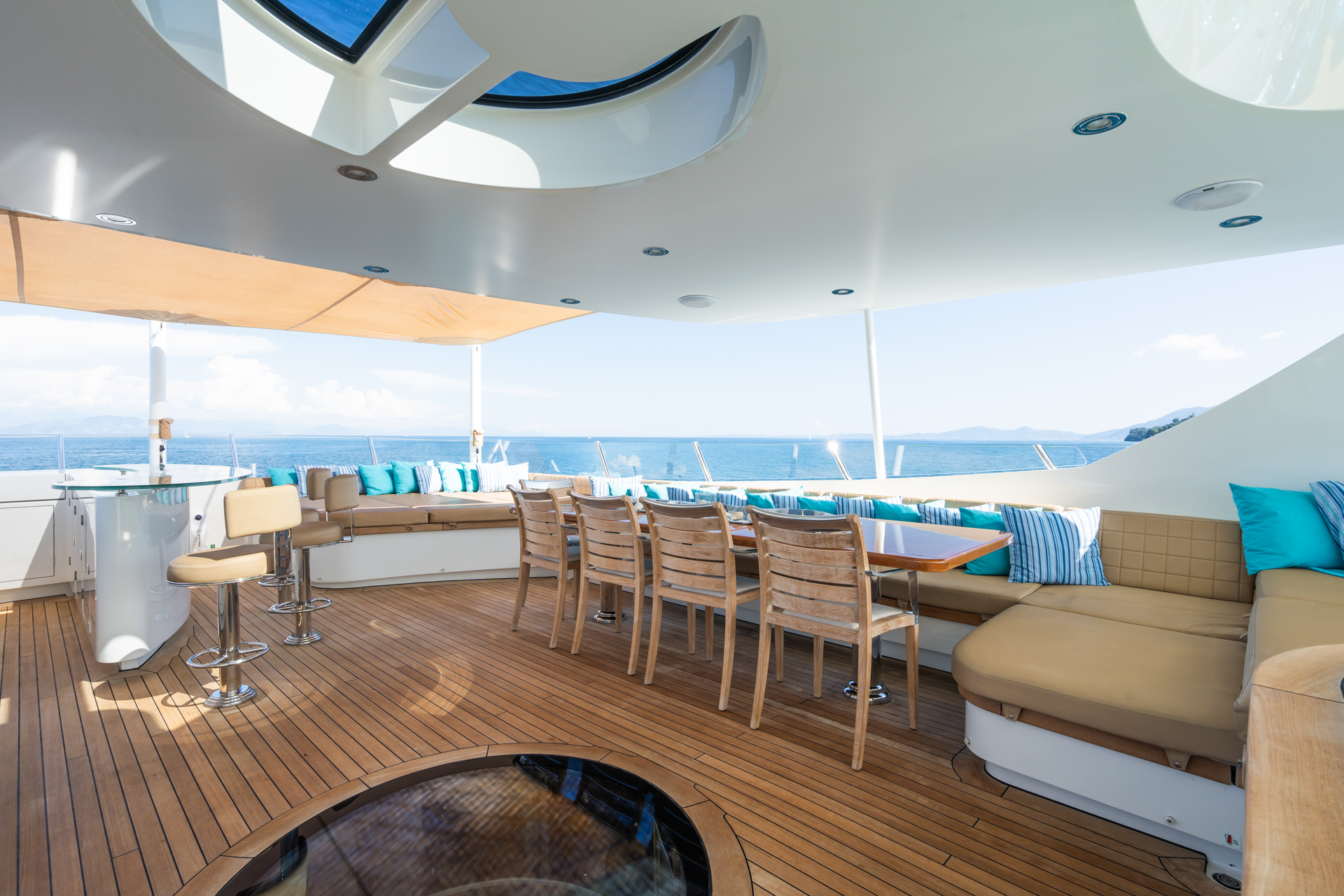 sun deck- dining.jpg