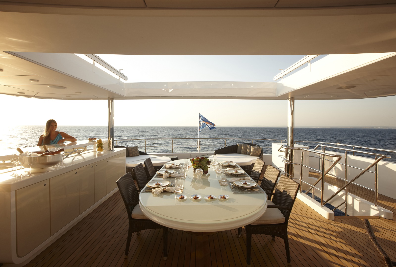 sundeck dining.jpg