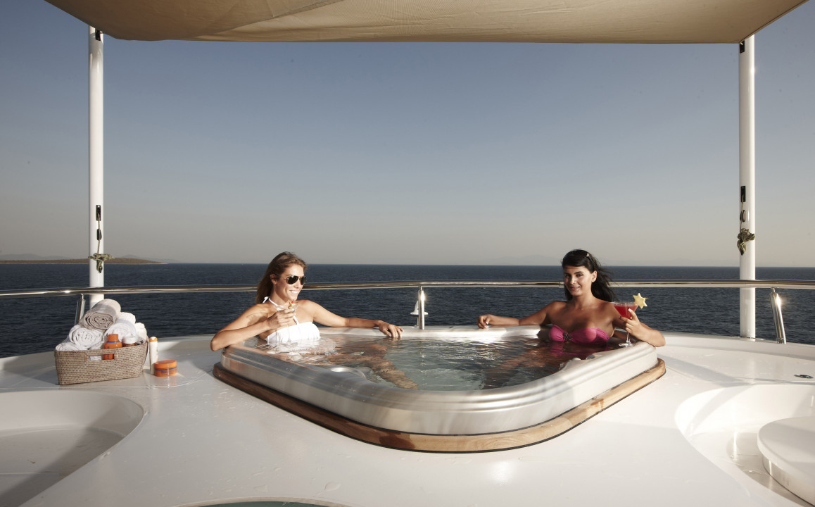 sundeck jacuzzi tub.jpg