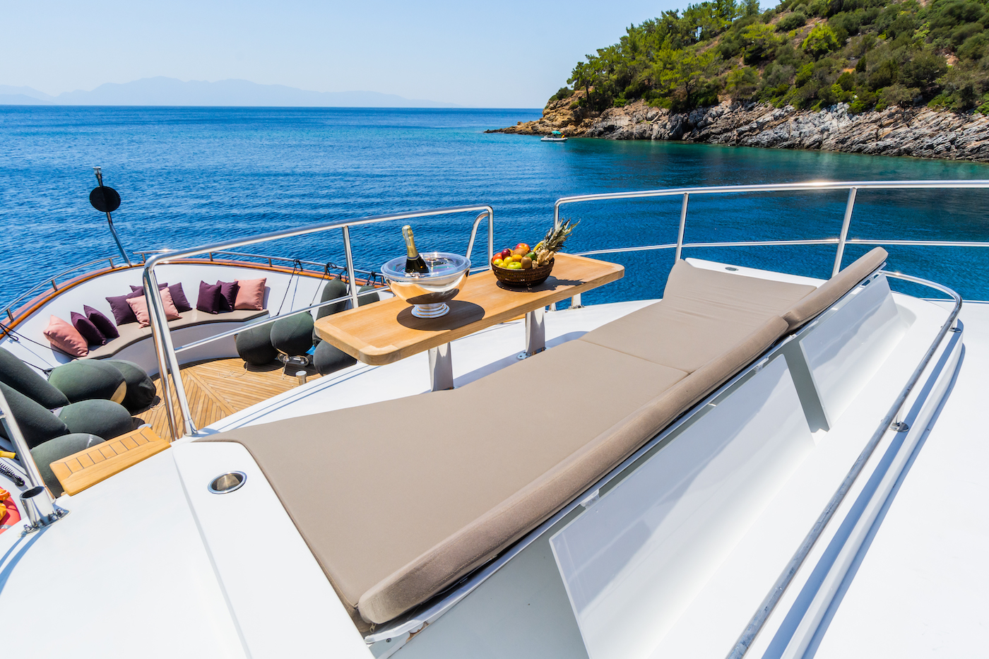 top sunbathing and seating area.jpg