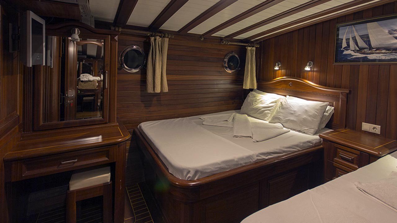 triple guest cabin.jpg