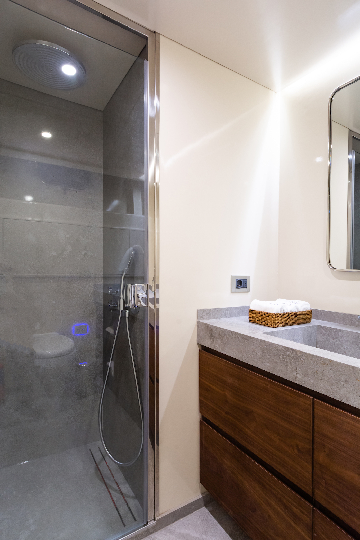 twin bathoom detail.jpg