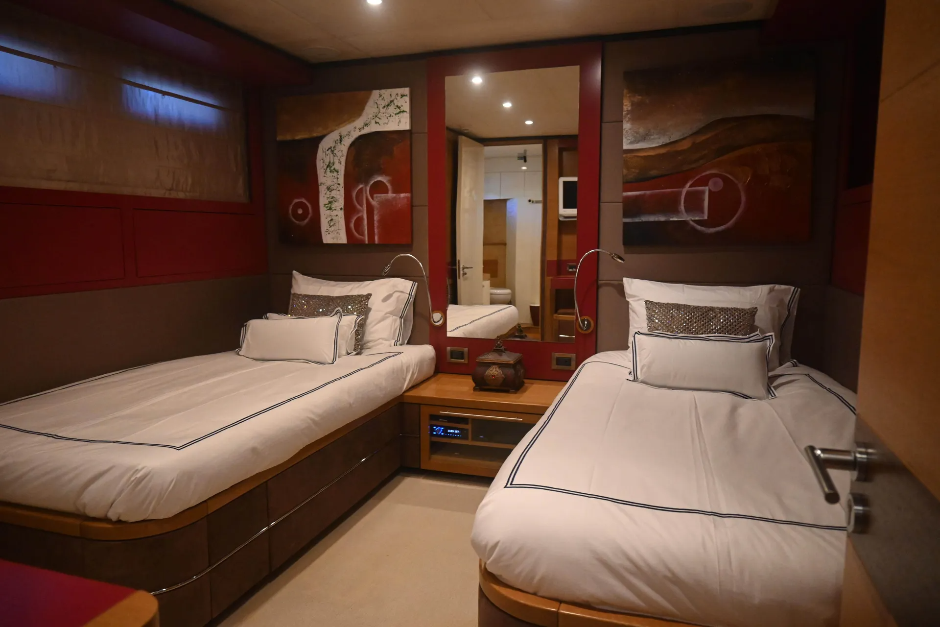 twin cabin  .png