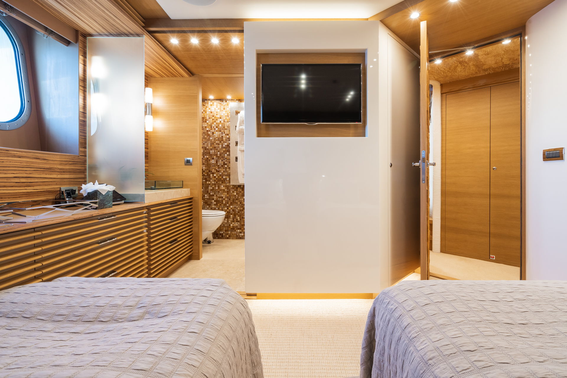 twin cabin - tv.jpg
