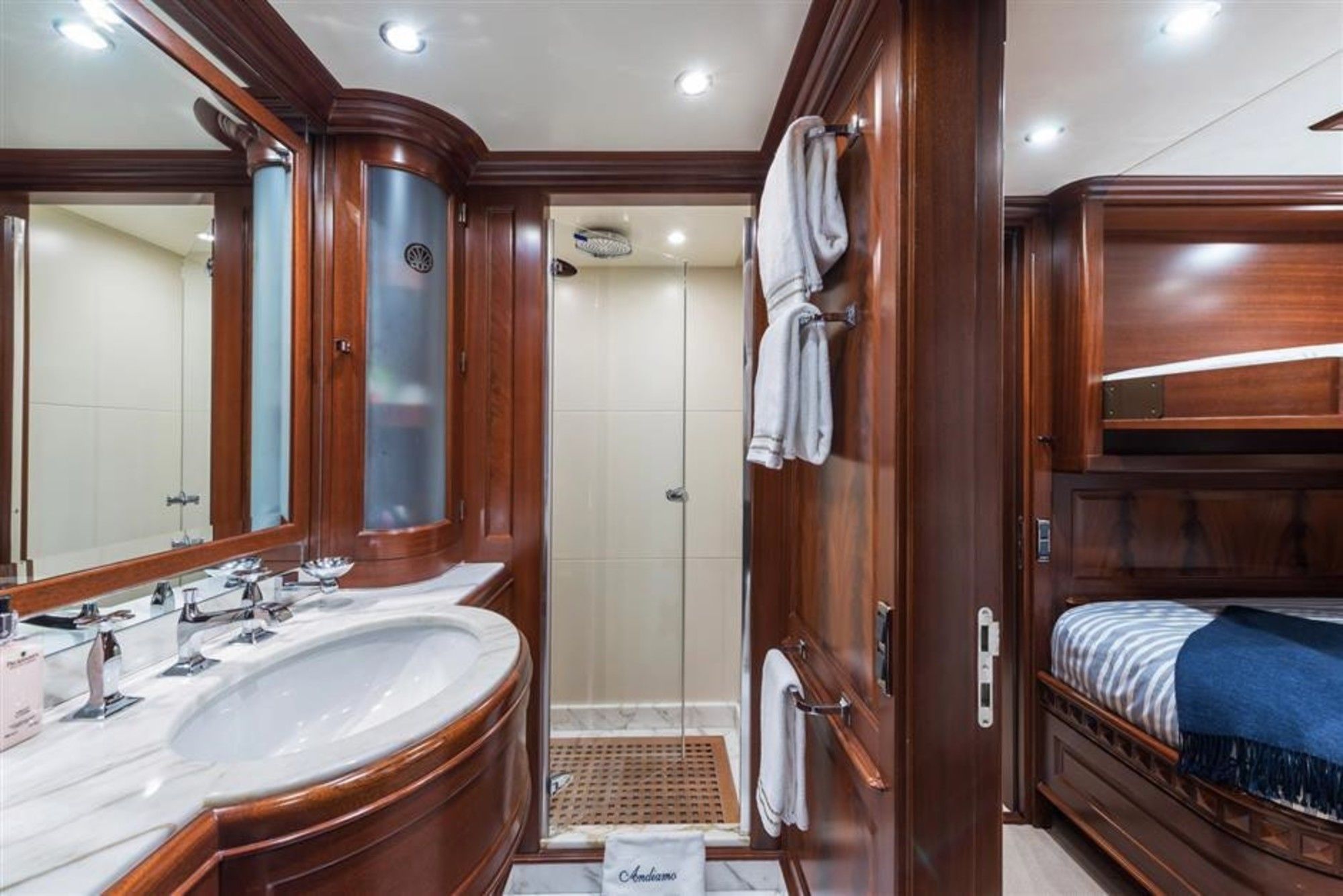 twin cabin 3894.jpg