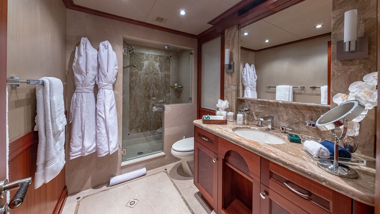twin ensuite.jpg