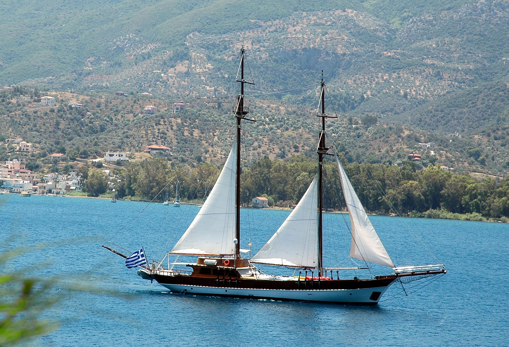 under-sail.jpg