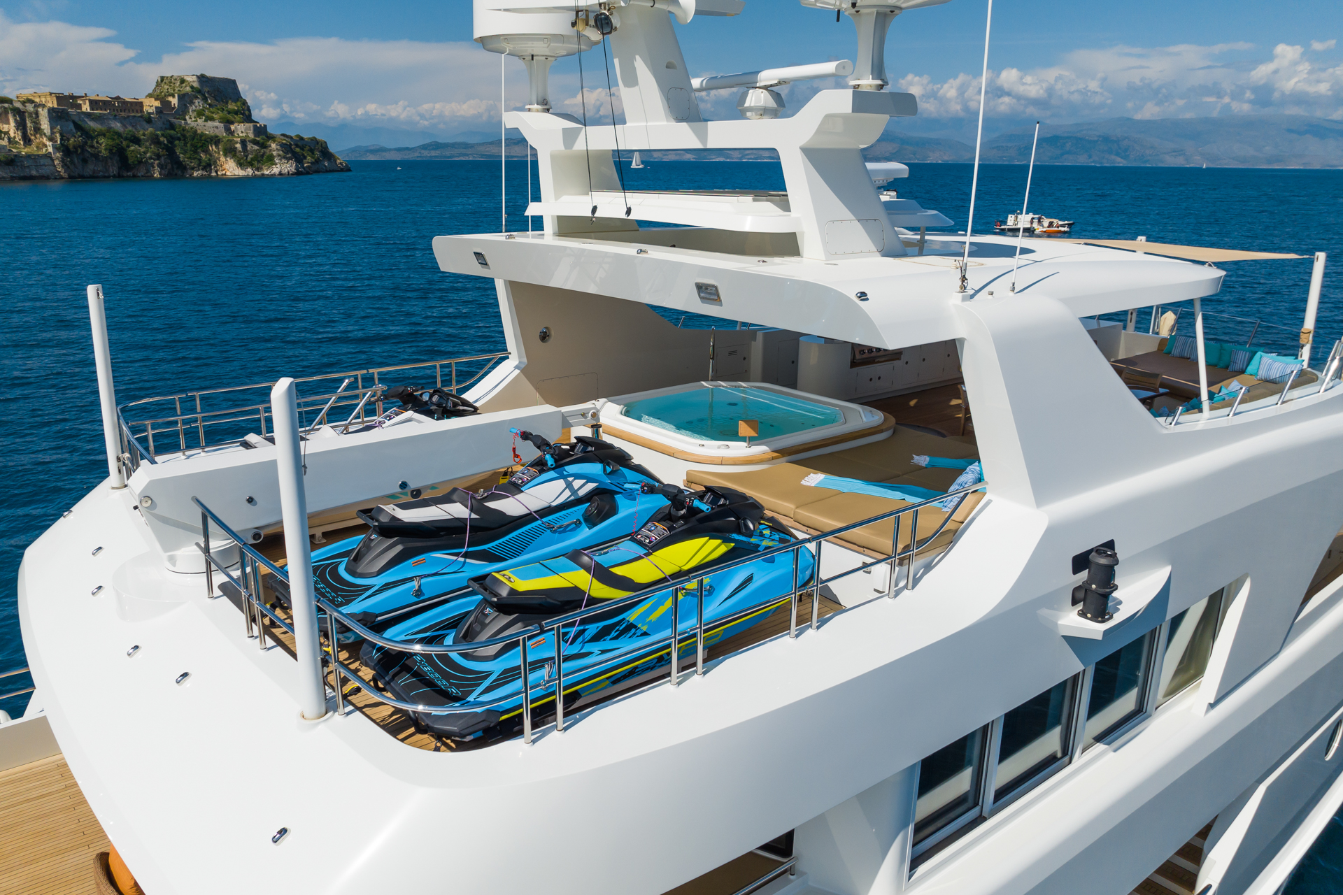 upper aft deck.jpg