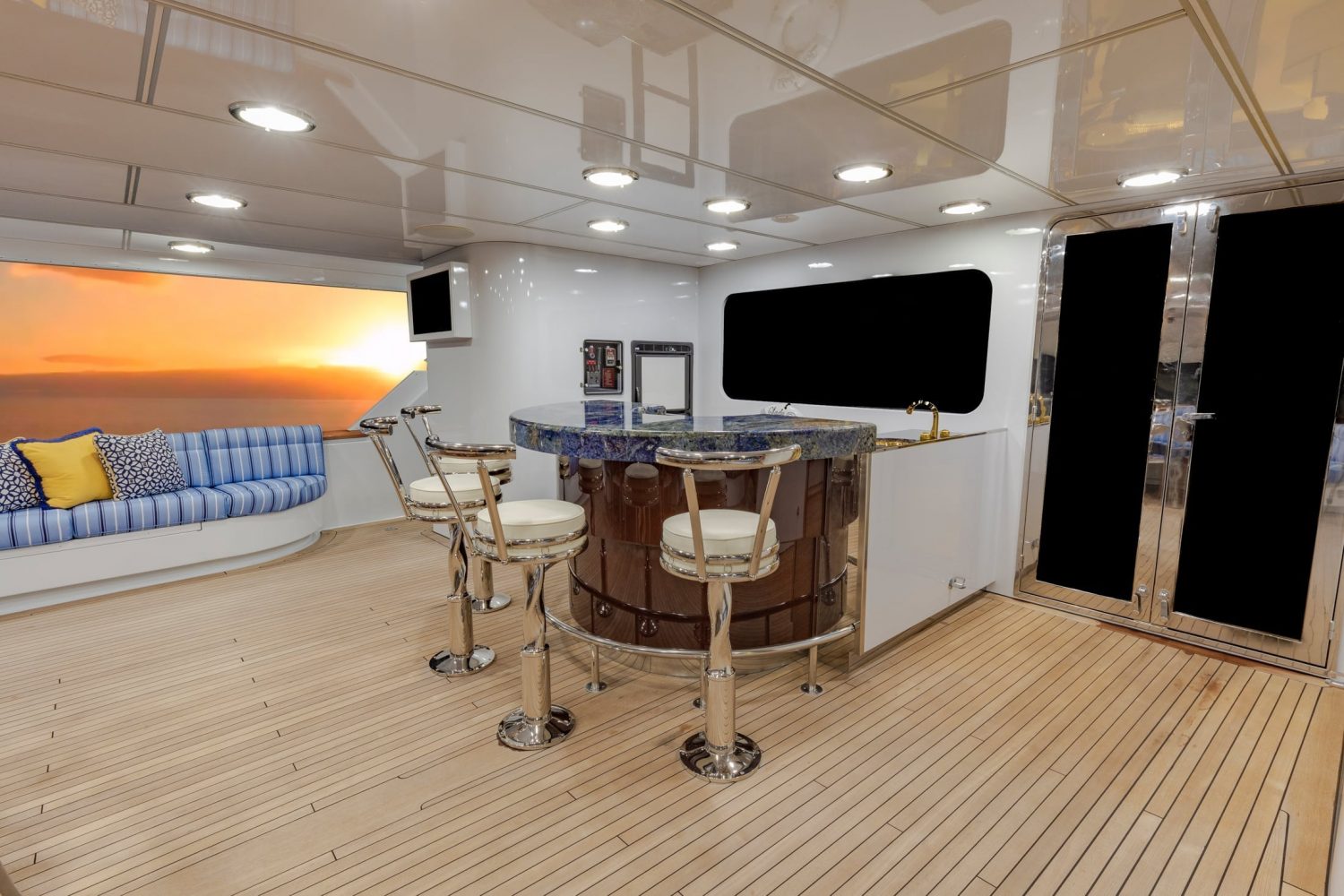 upper deck exterior bar.jpg