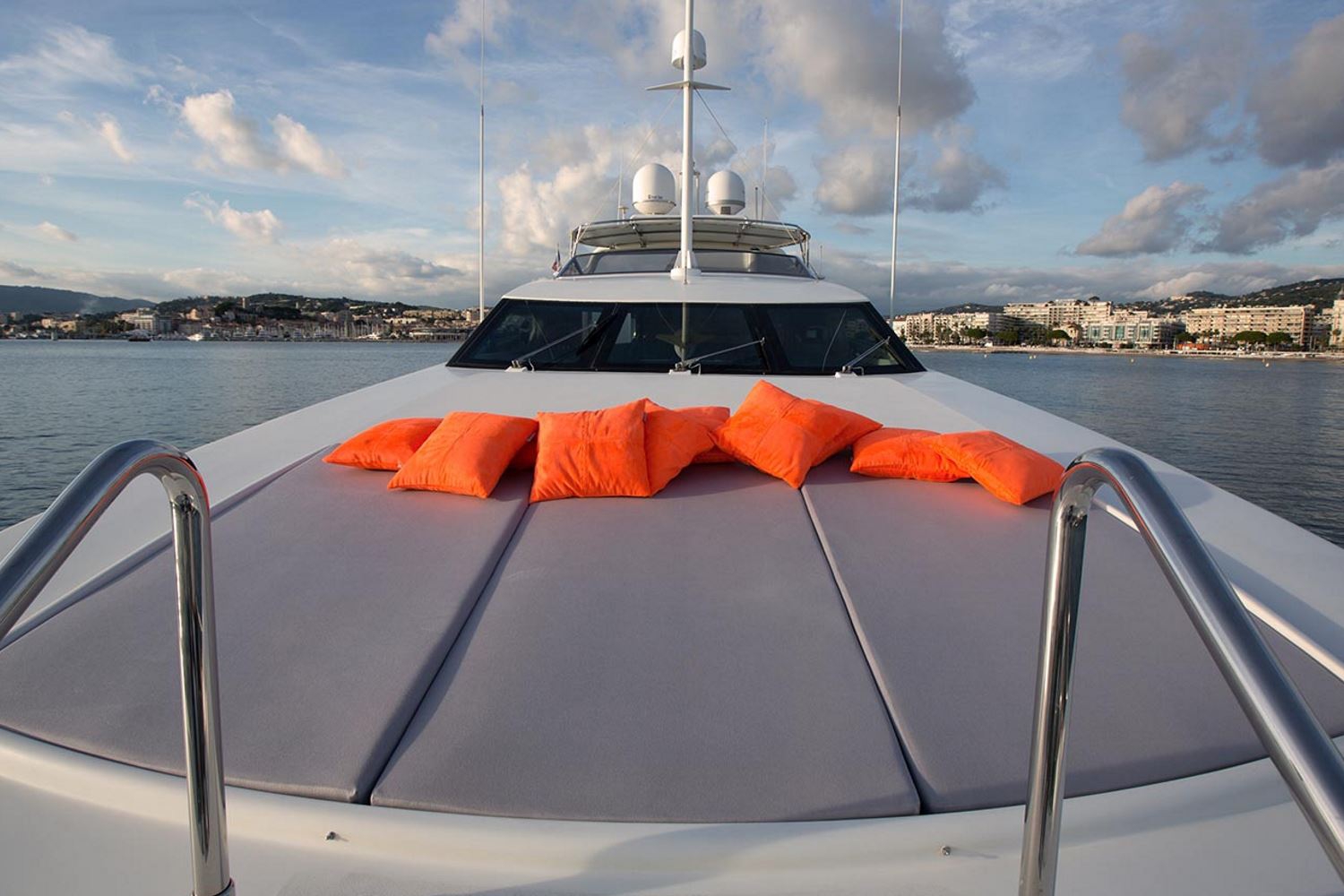yacht YLANG YLANG by Falcon bow sunpads.jpg